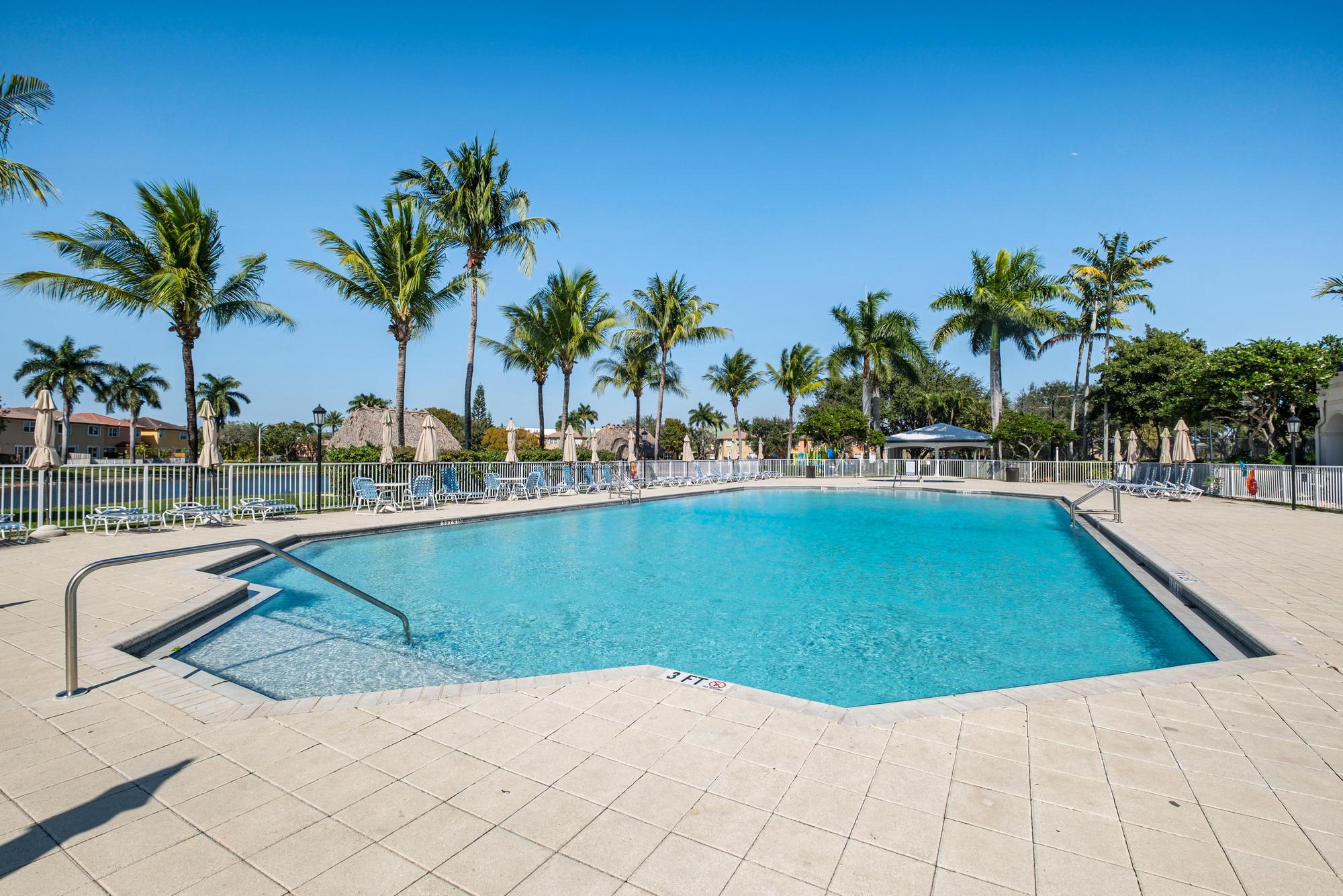 ISLANDS AT DORAL TOWNHOMES - Residential