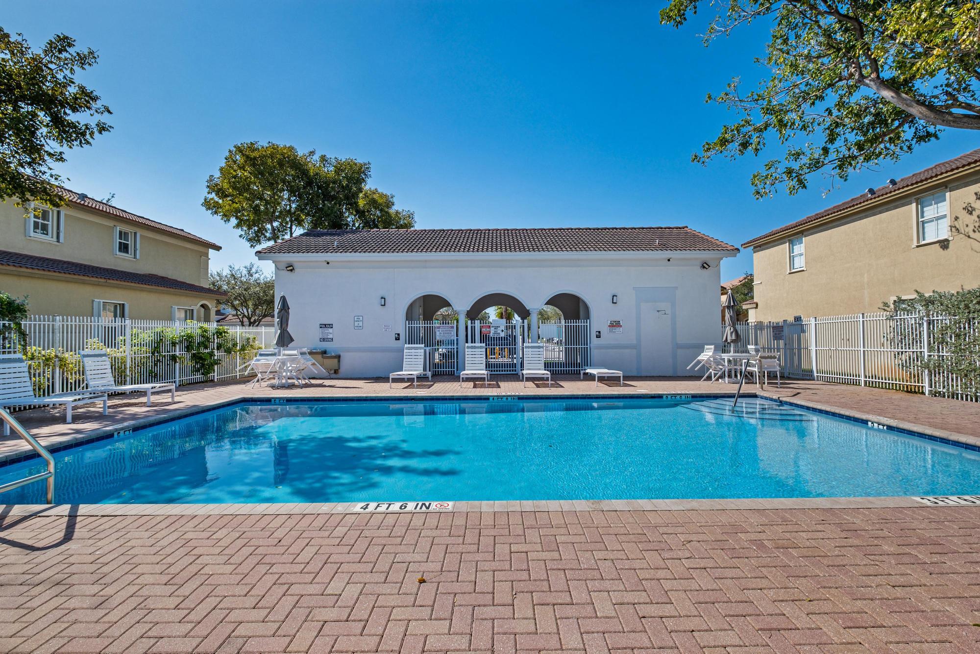 ISLANDS AT DORAL TOWNHOMES - Residential