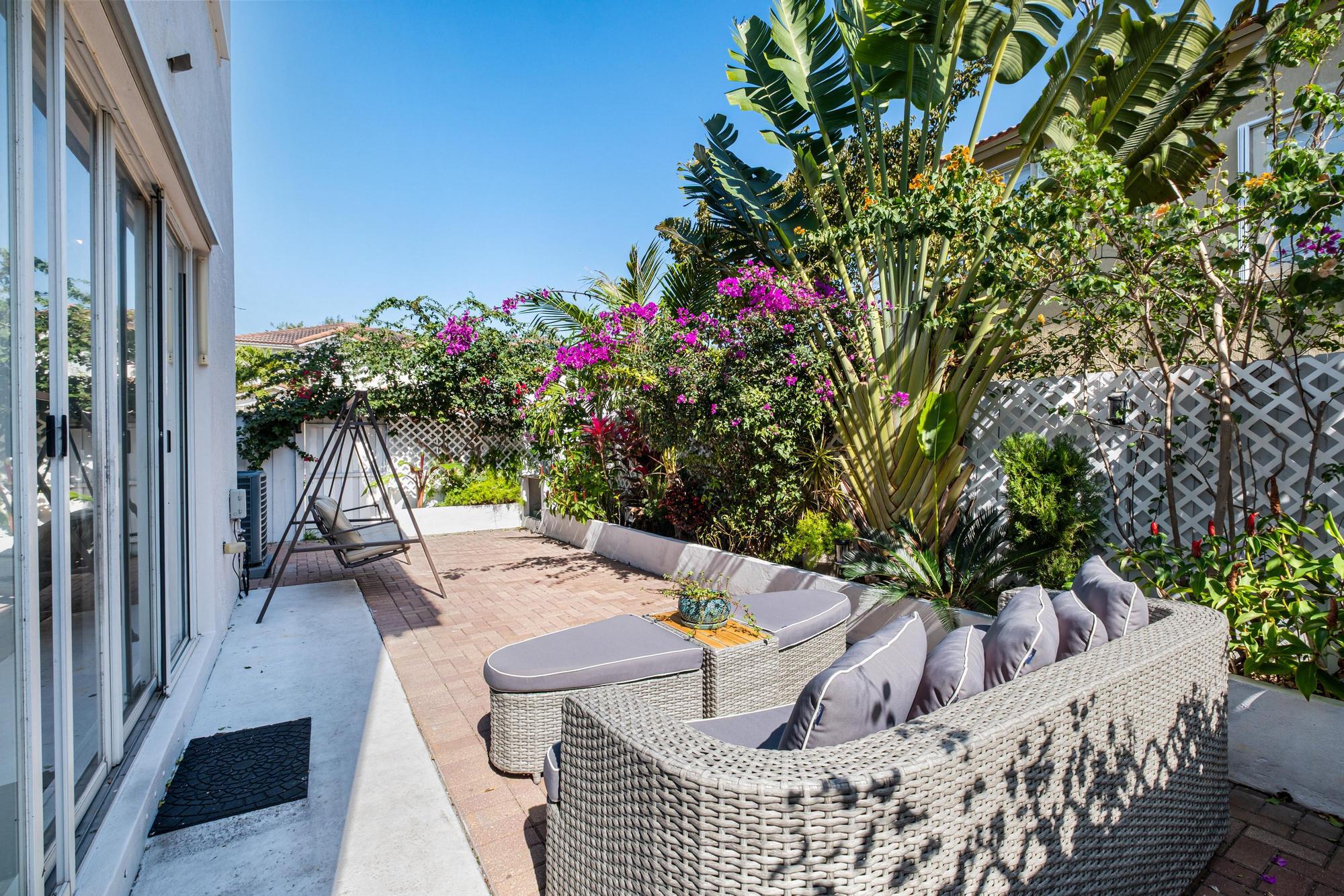 ISLANDS AT DORAL TOWNHOMES - Residential