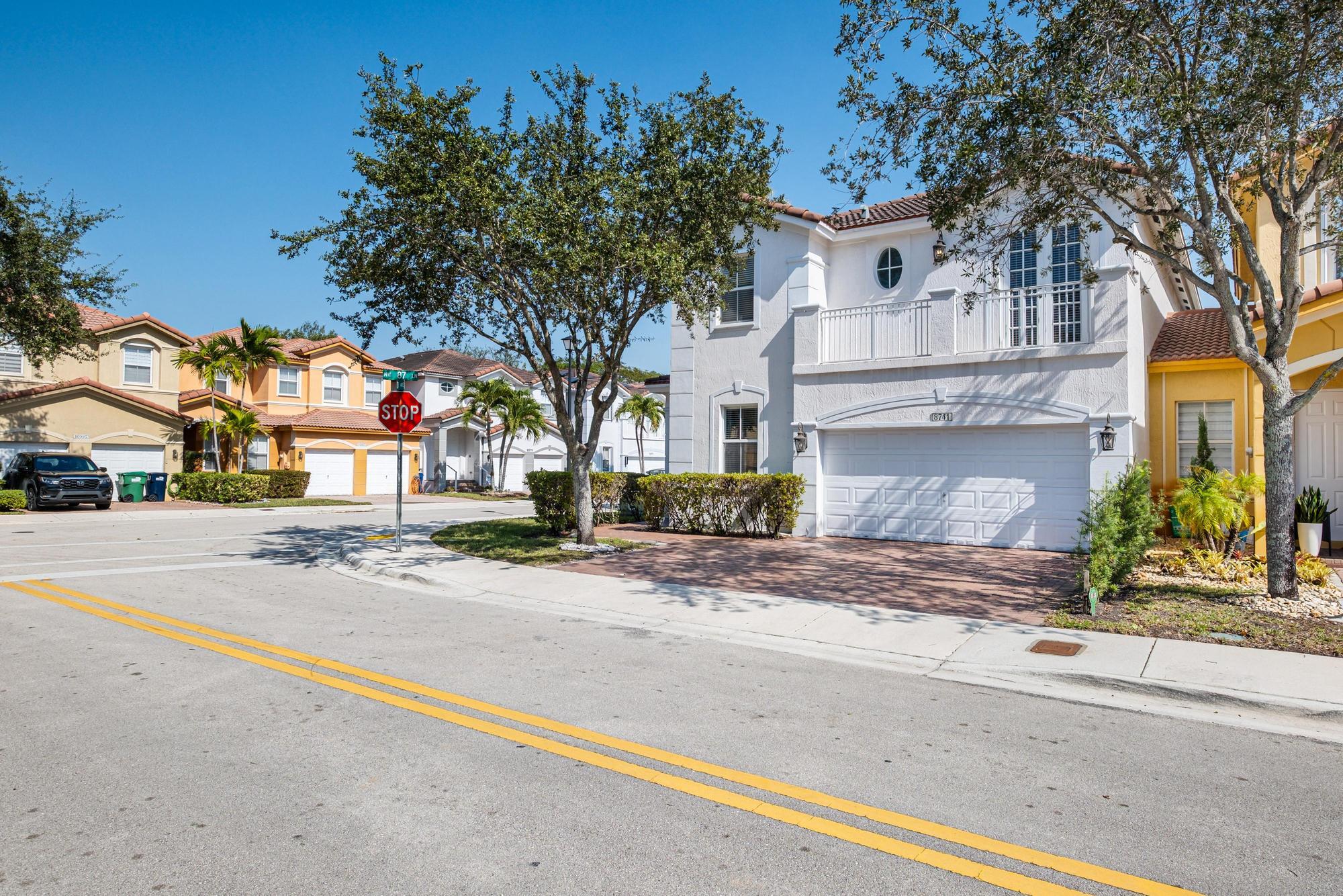 ISLANDS AT DORAL TOWNHOMES - Residential