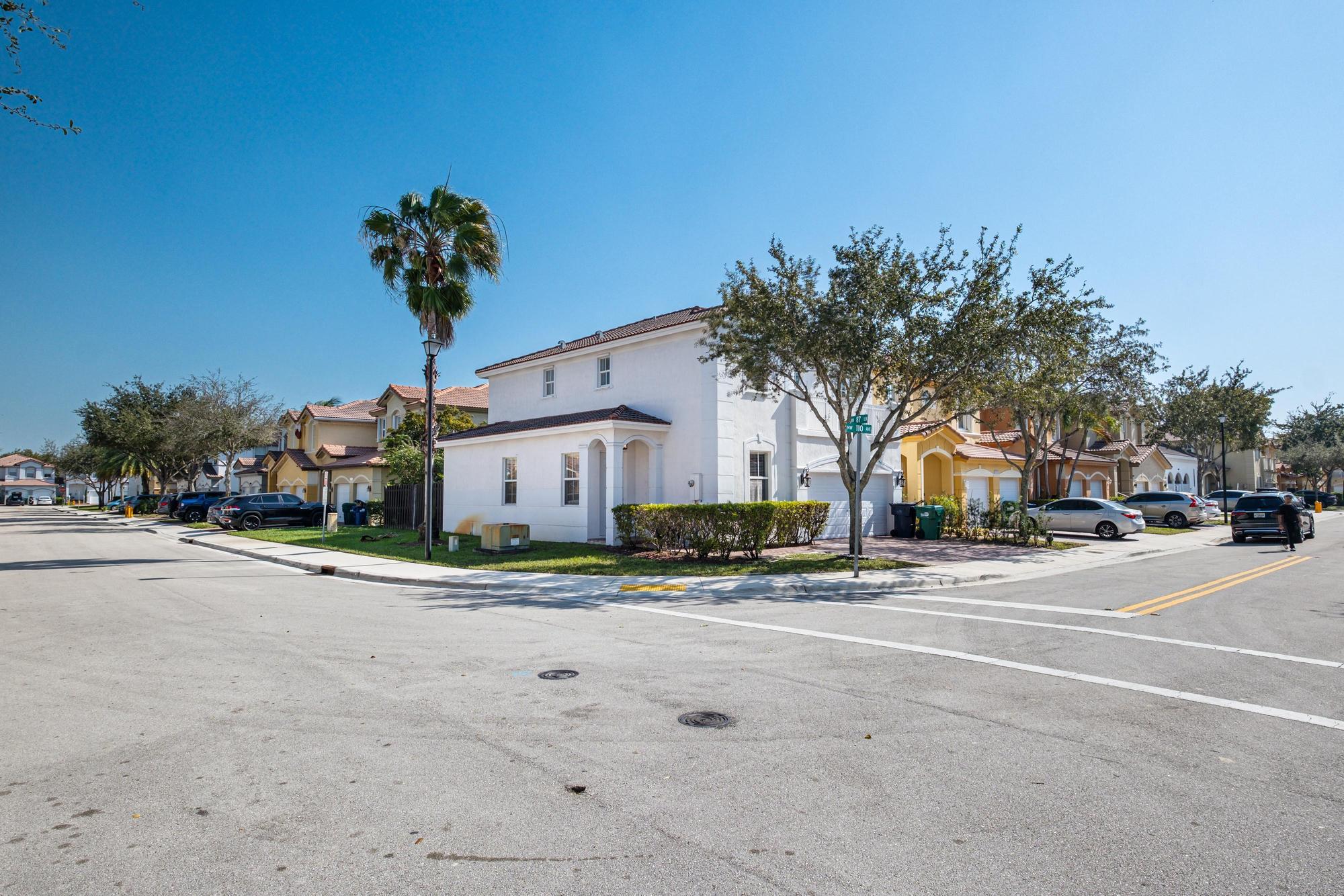 ISLANDS AT DORAL TOWNHOMES - Residential