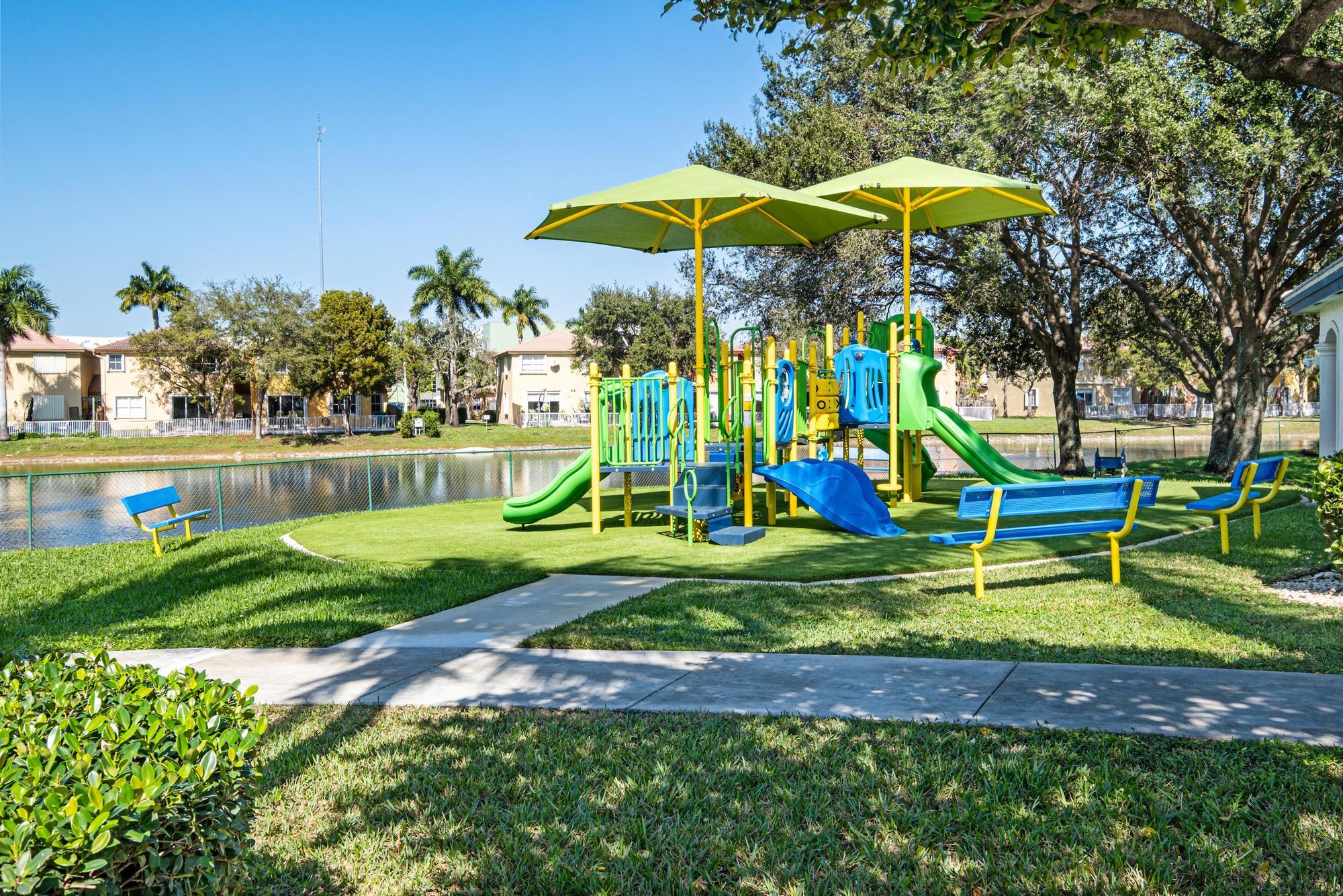 ISLANDS AT DORAL TOWNHOMES - Residential