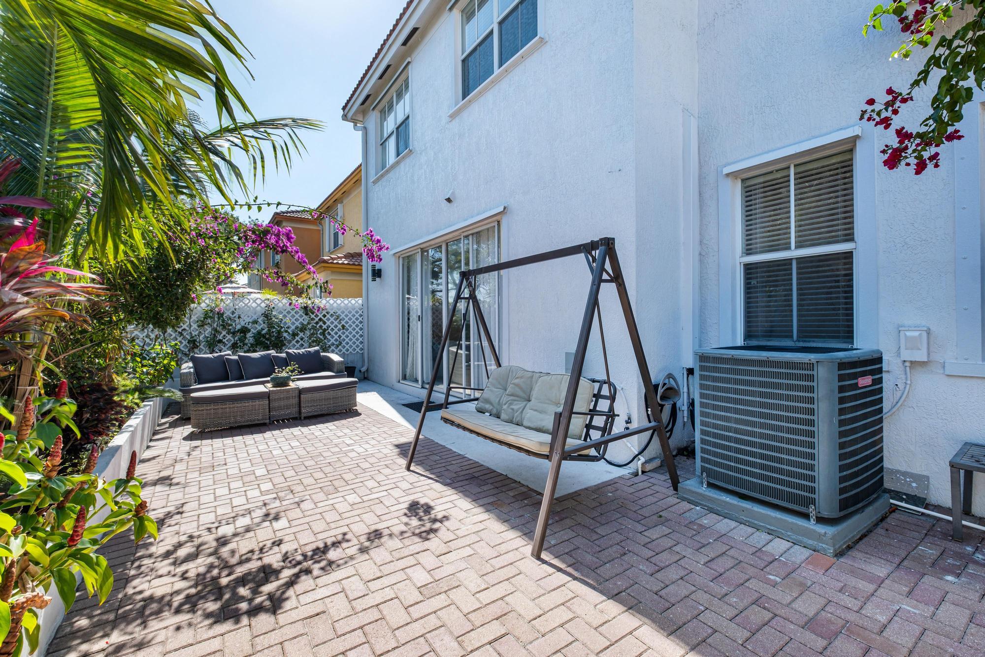 ISLANDS AT DORAL TOWNHOMES - Residential