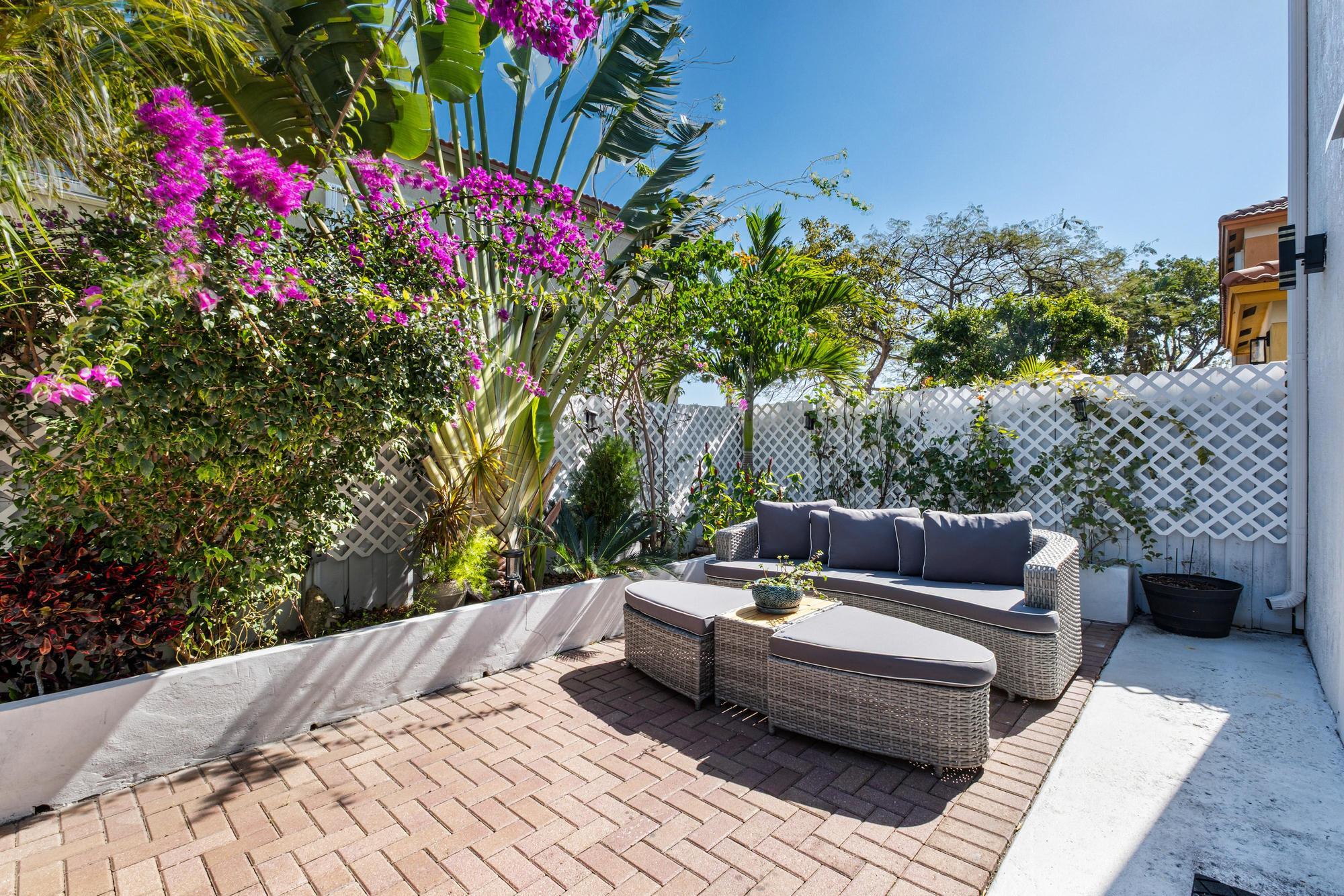 ISLANDS AT DORAL TOWNHOMES - Residential