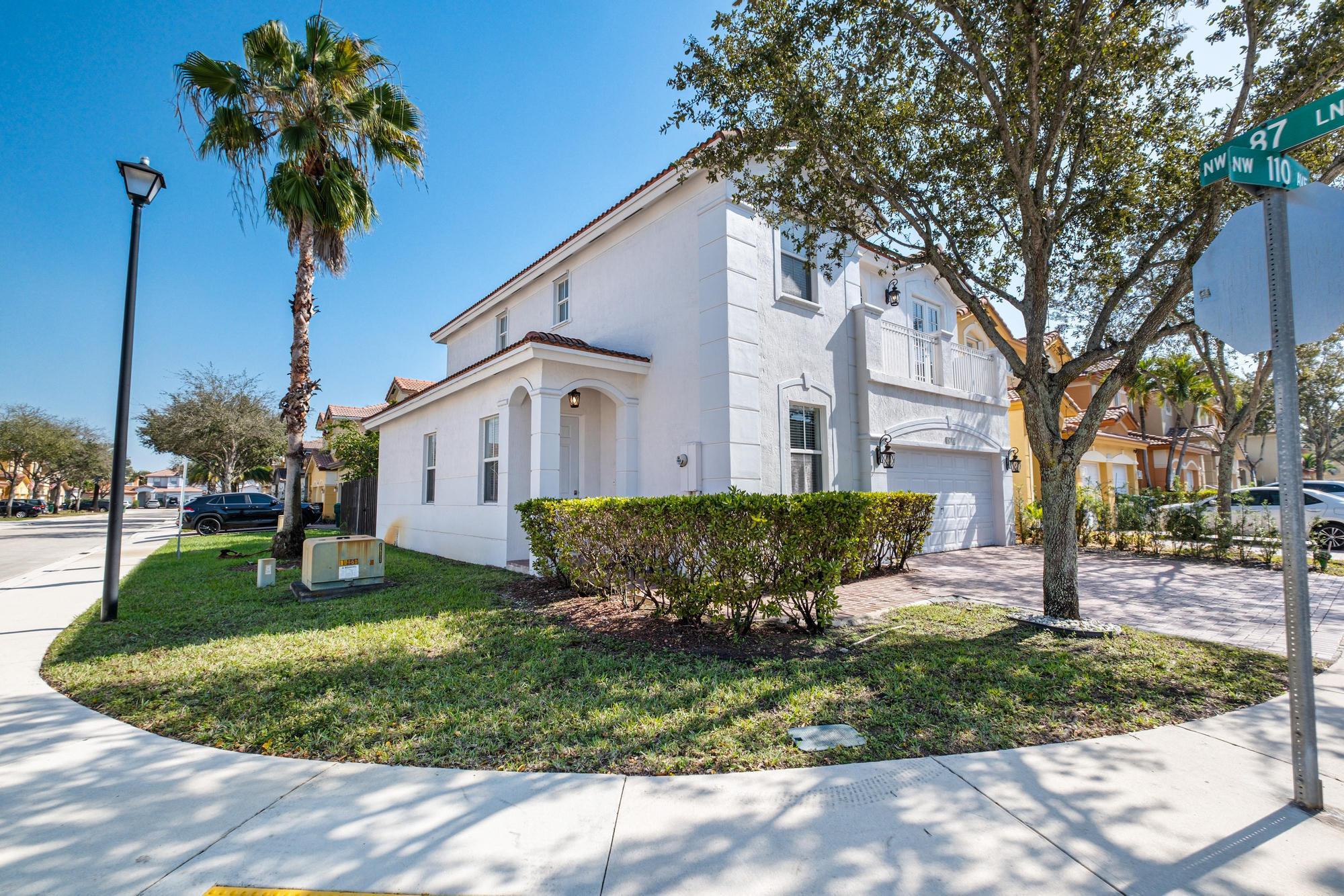 ISLANDS AT DORAL TOWNHOMES - Residential