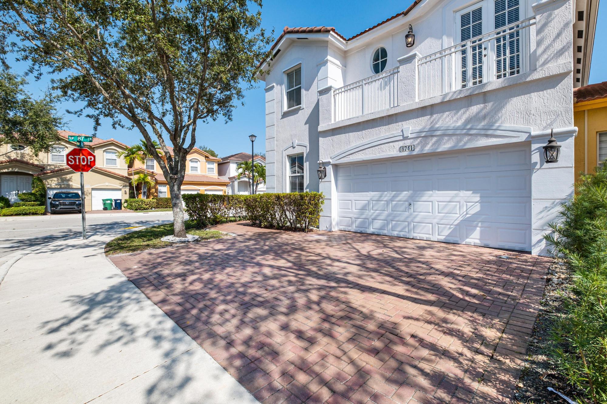 ISLANDS AT DORAL TOWNHOMES - Residential