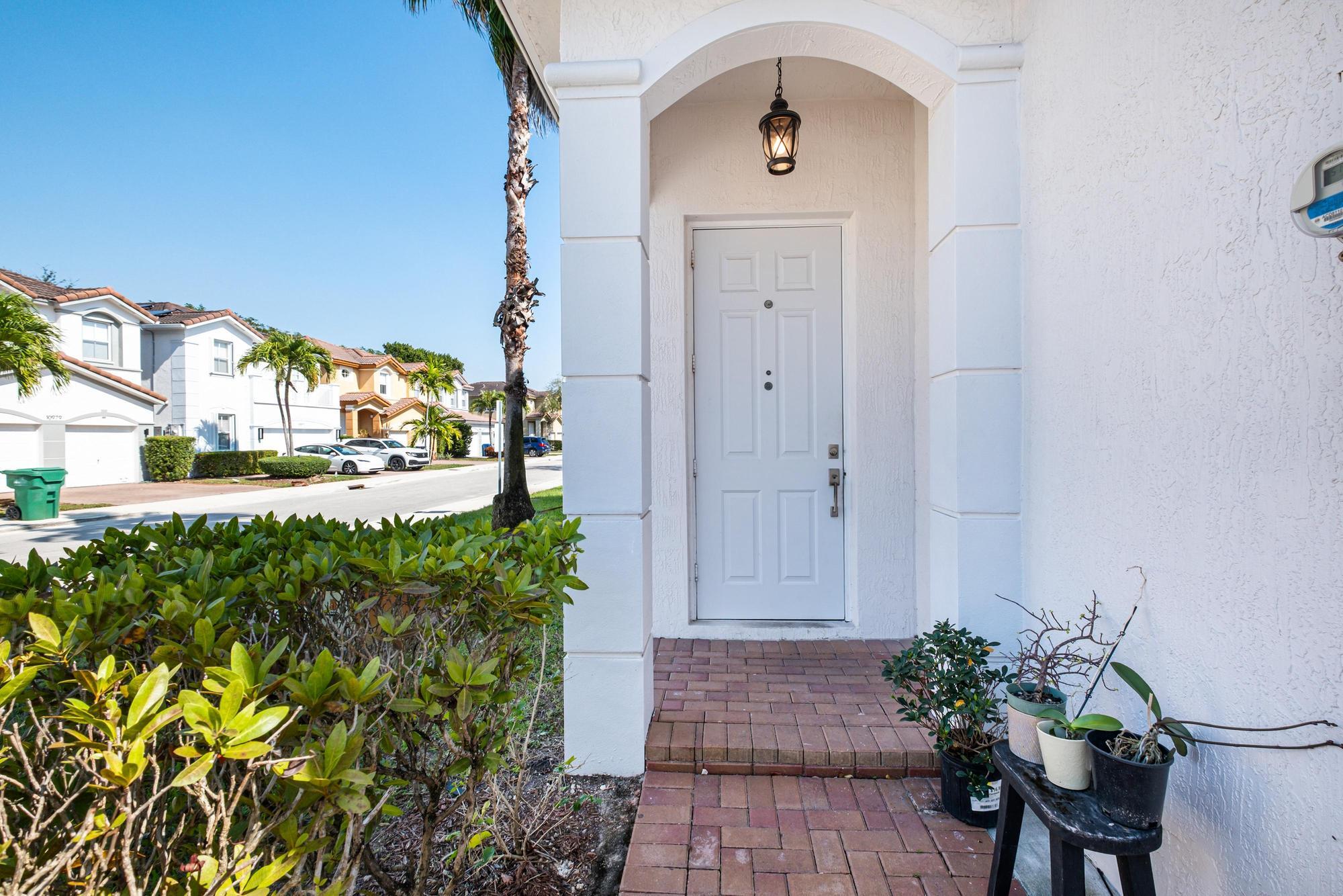 ISLANDS AT DORAL TOWNHOMES - Residential