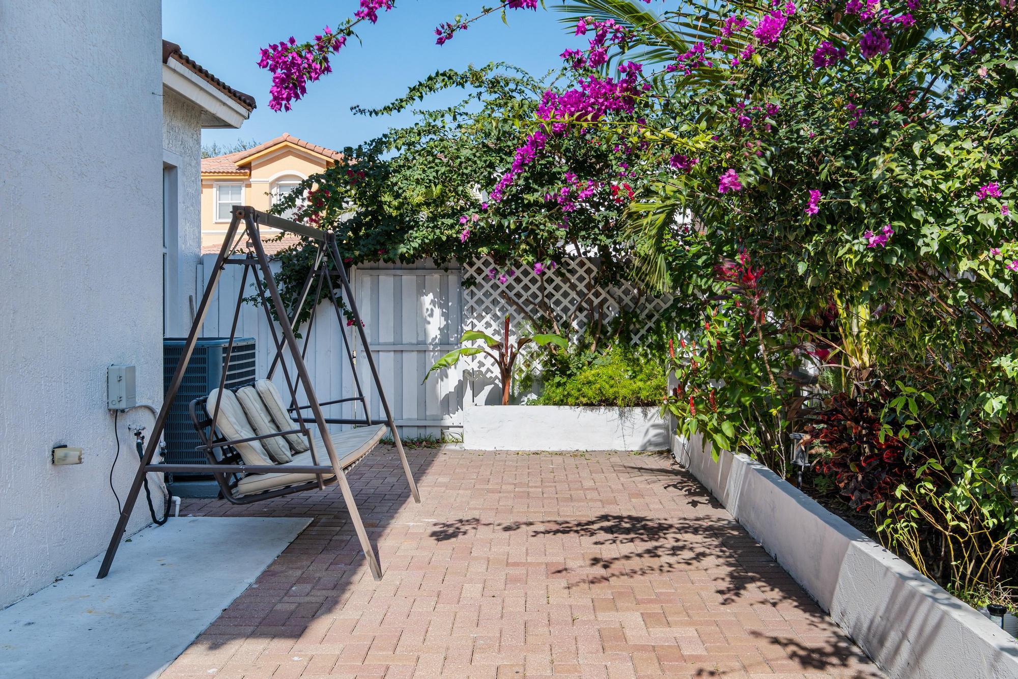 ISLANDS AT DORAL TOWNHOMES - Residential