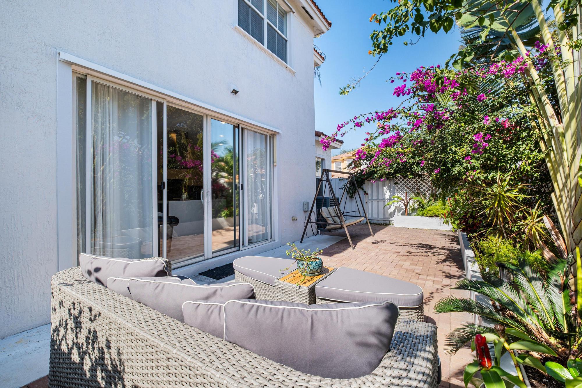 ISLANDS AT DORAL TOWNHOMES - Residential