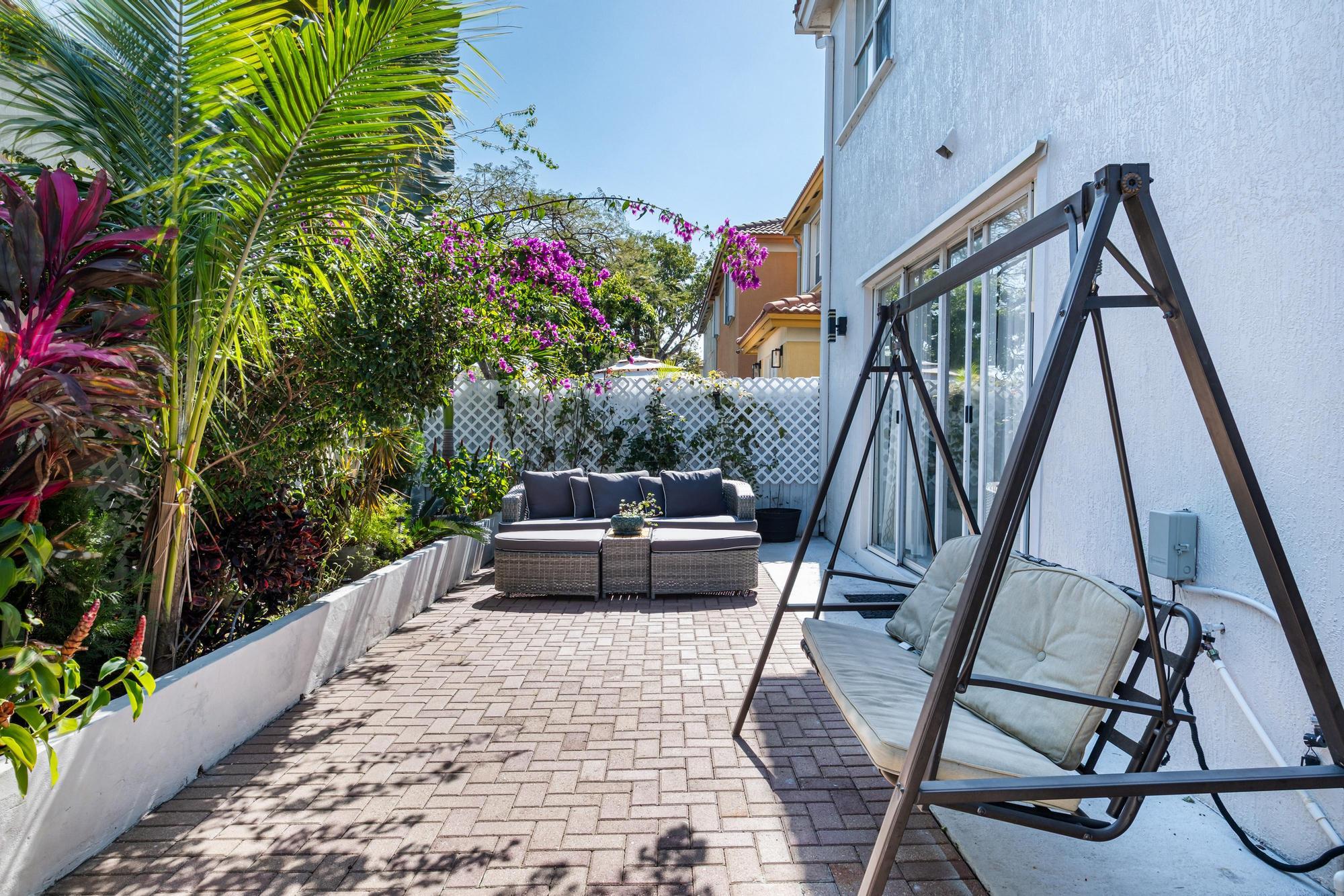 ISLANDS AT DORAL TOWNHOMES - Residential