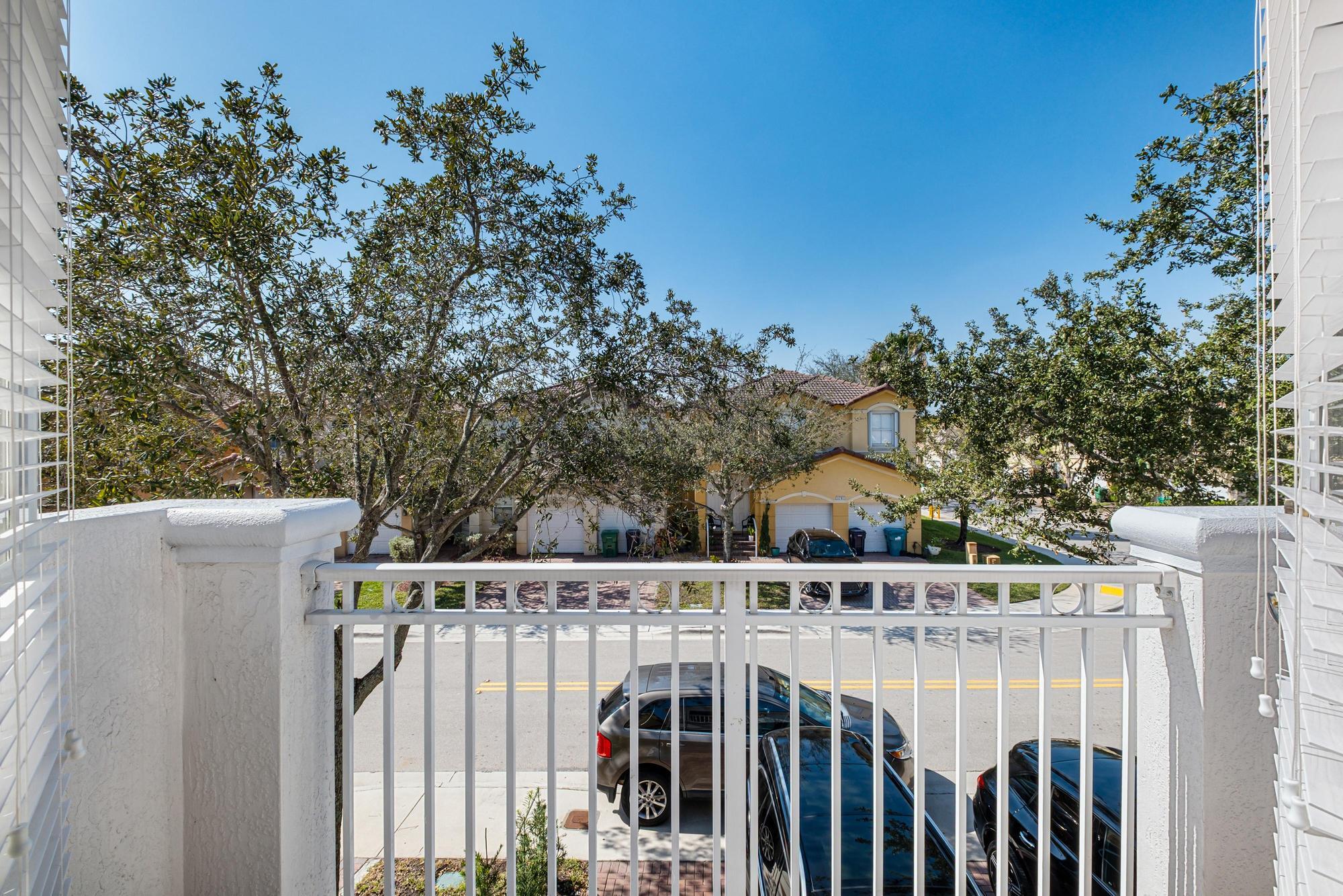 ISLANDS AT DORAL TOWNHOMES - Residential