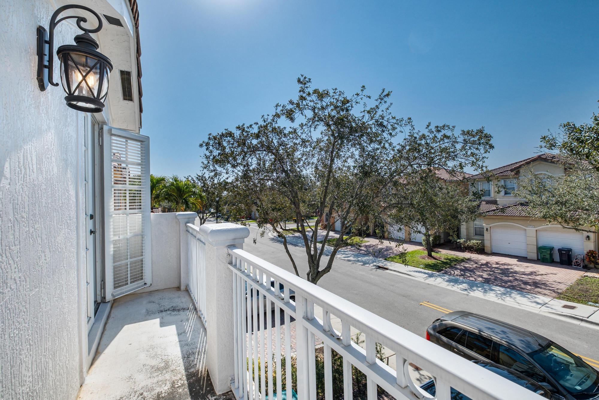 ISLANDS AT DORAL TOWNHOMES - Residential