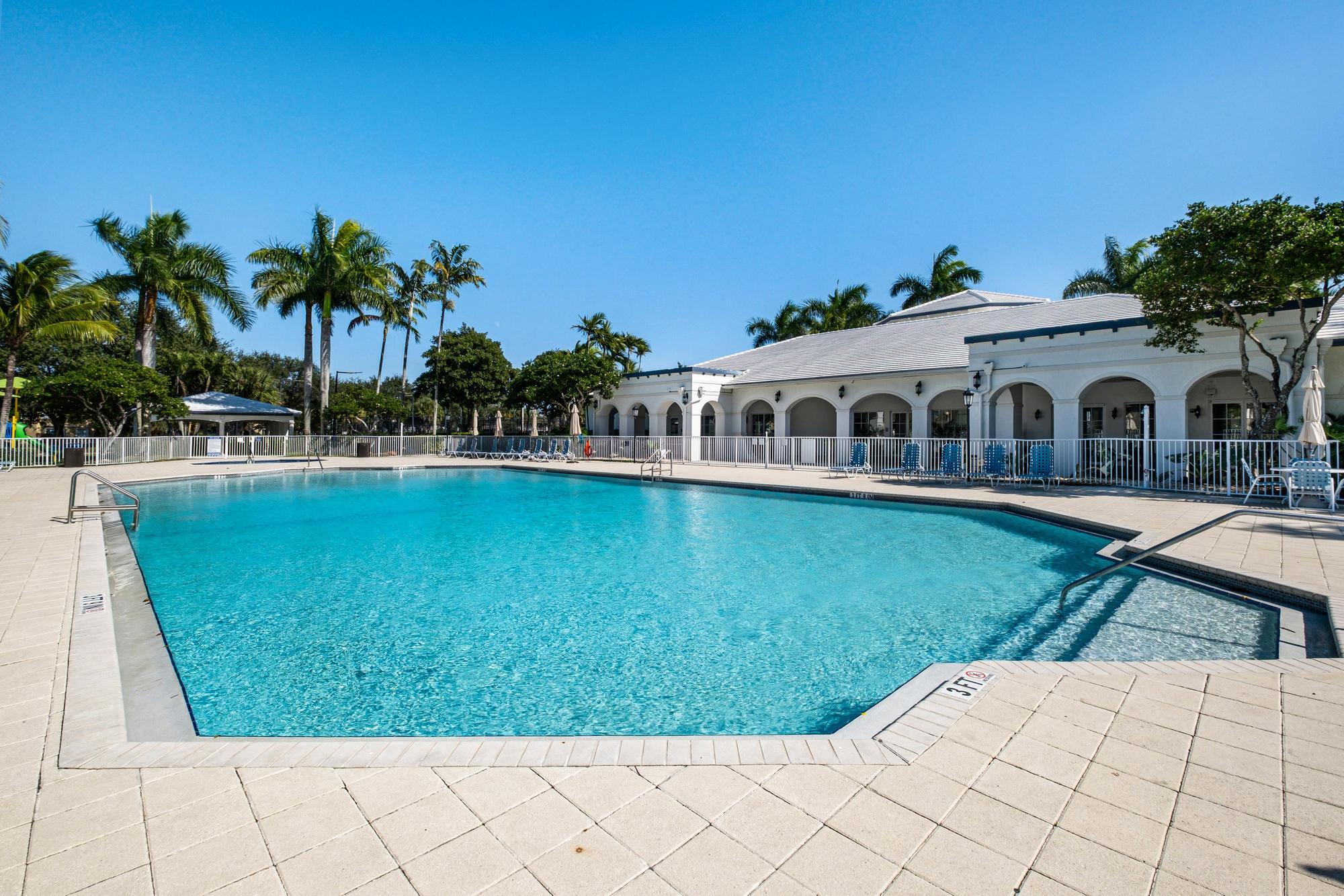 ISLANDS AT DORAL TOWNHOMES - Residential