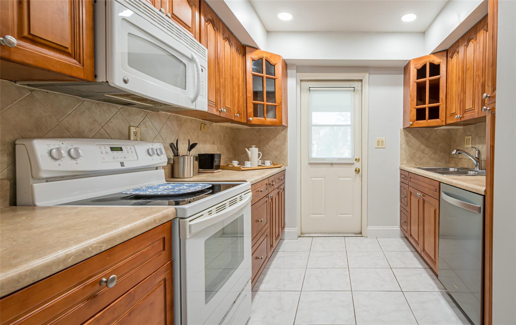 3541 NW 95th Ter 201