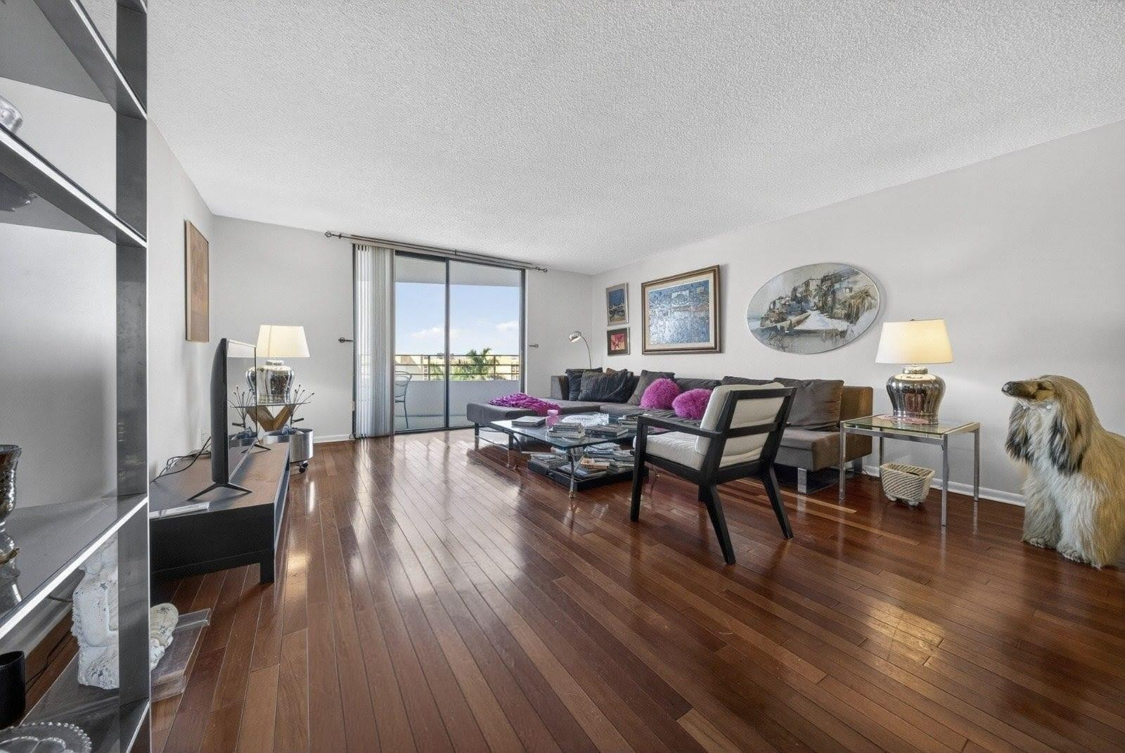 600 Three Islands B406