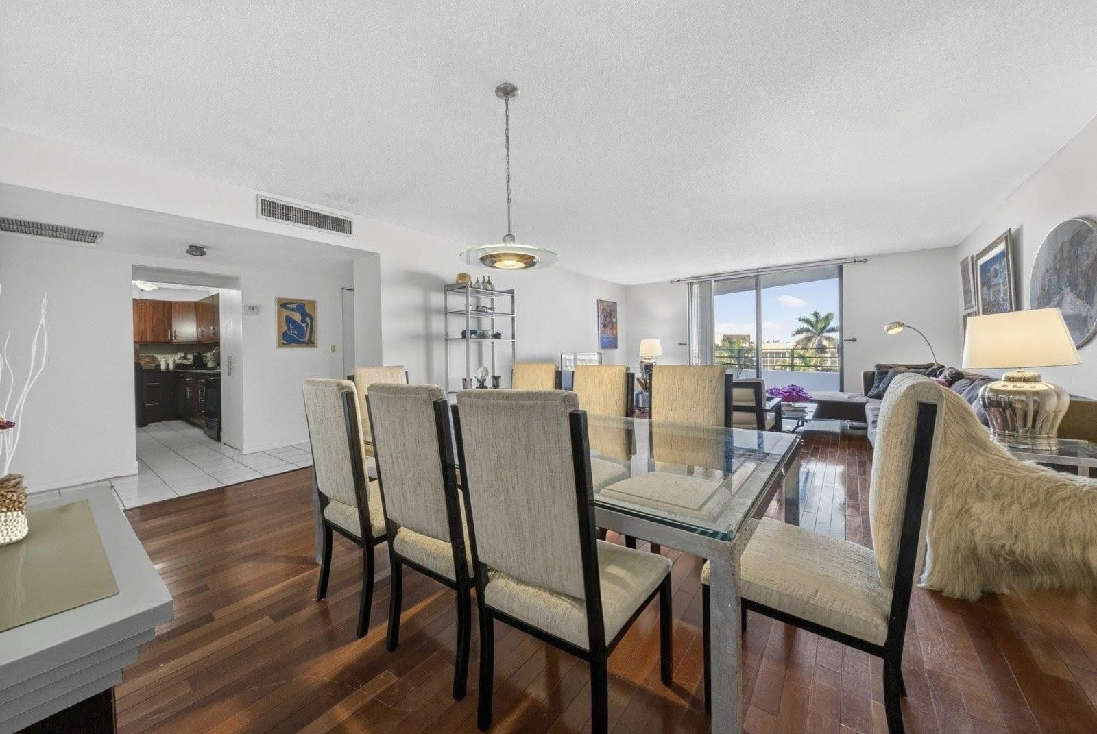 600 Three Islands B406