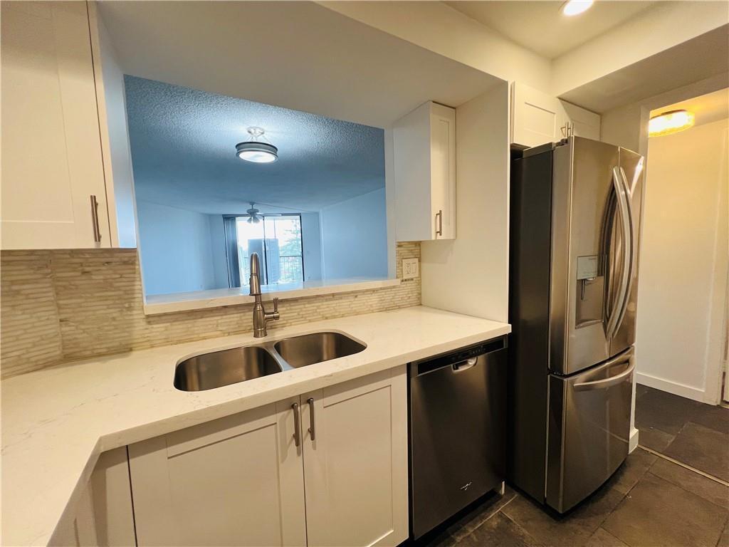 EMERALD HILLS C C APTS CONDO - Residential Lease