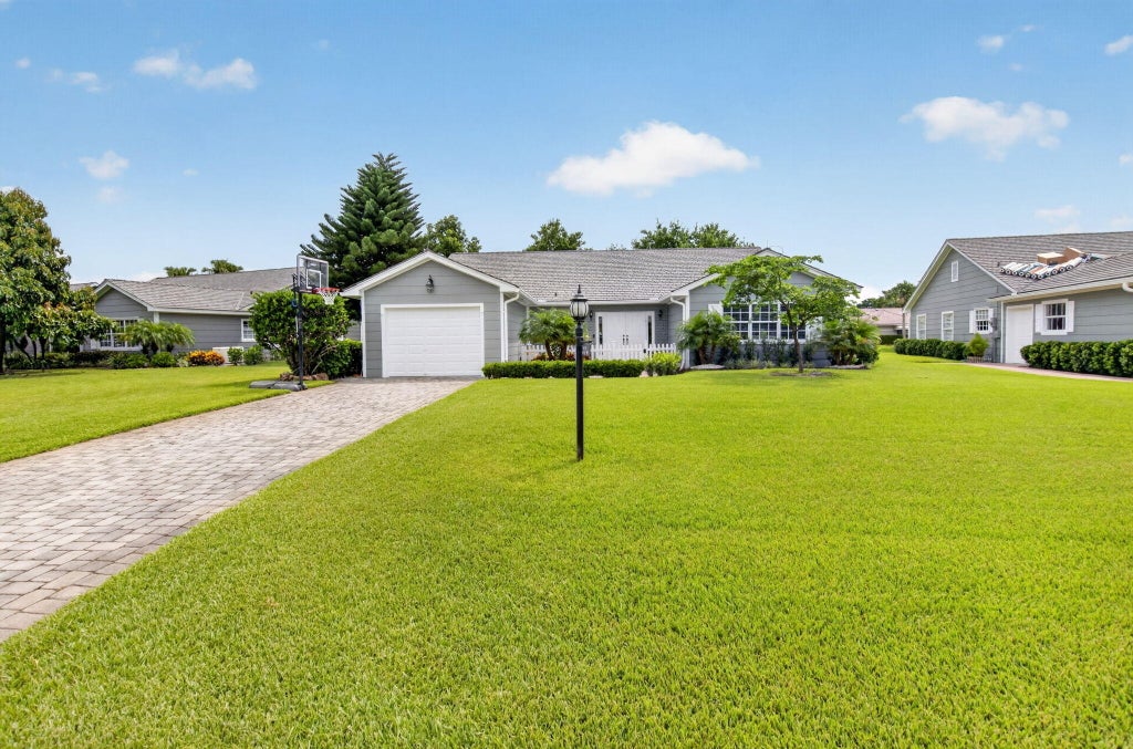 Photo of 15 Holly Villas DR, Boynton Beach, FL 33436 (MLS # B26053213)