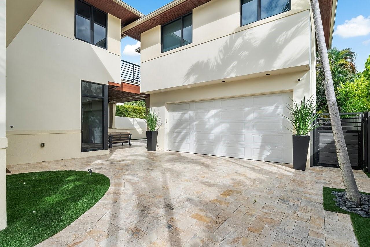 Contemporary Townhome - Residential