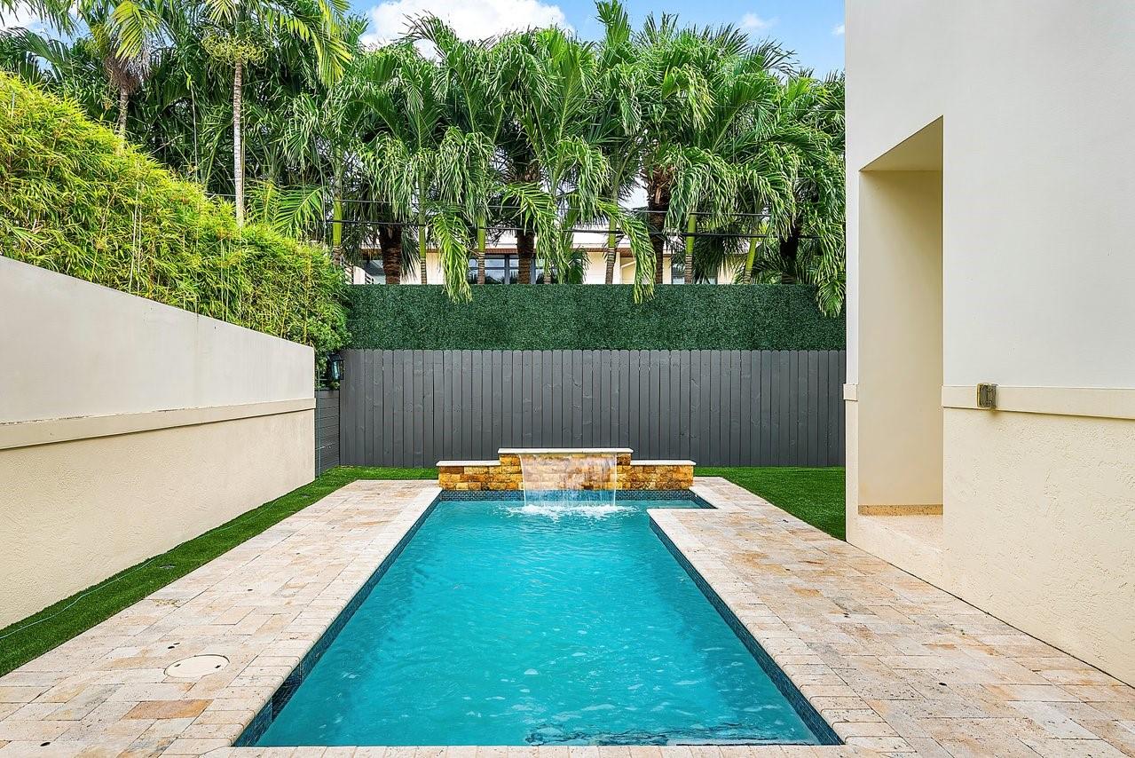 Contemporary Townhome - Residential