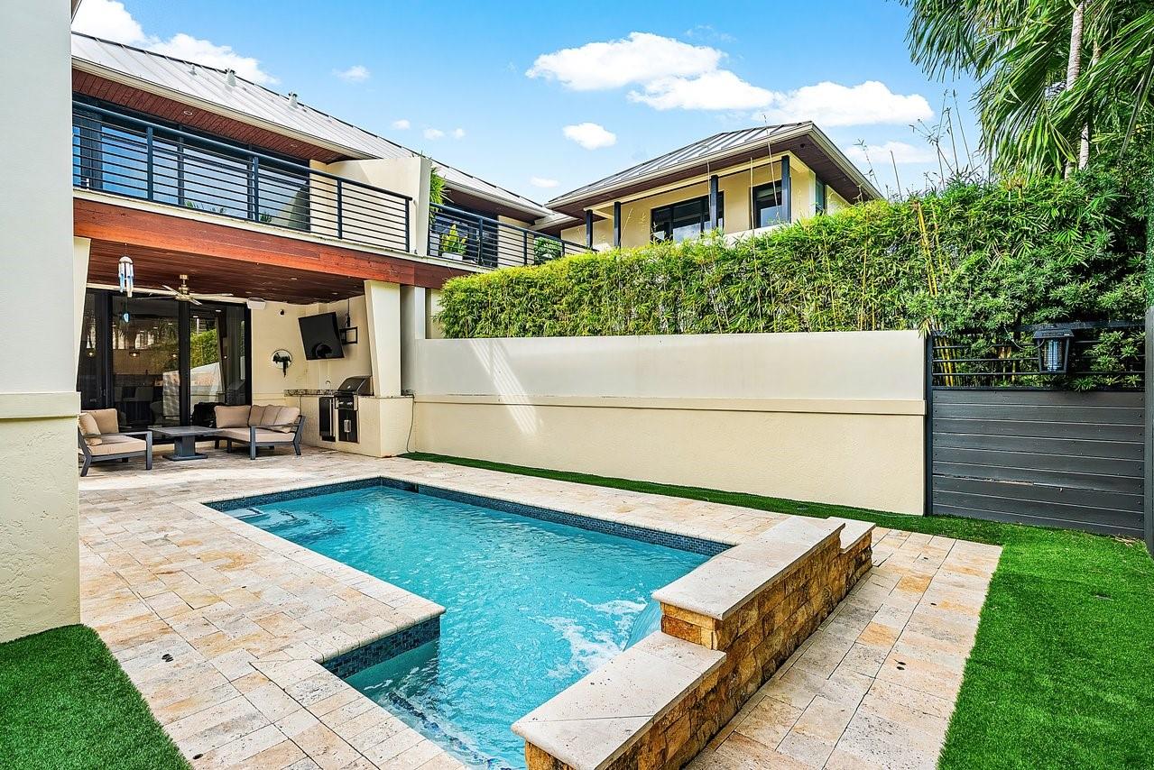 Contemporary Townhome - Residential