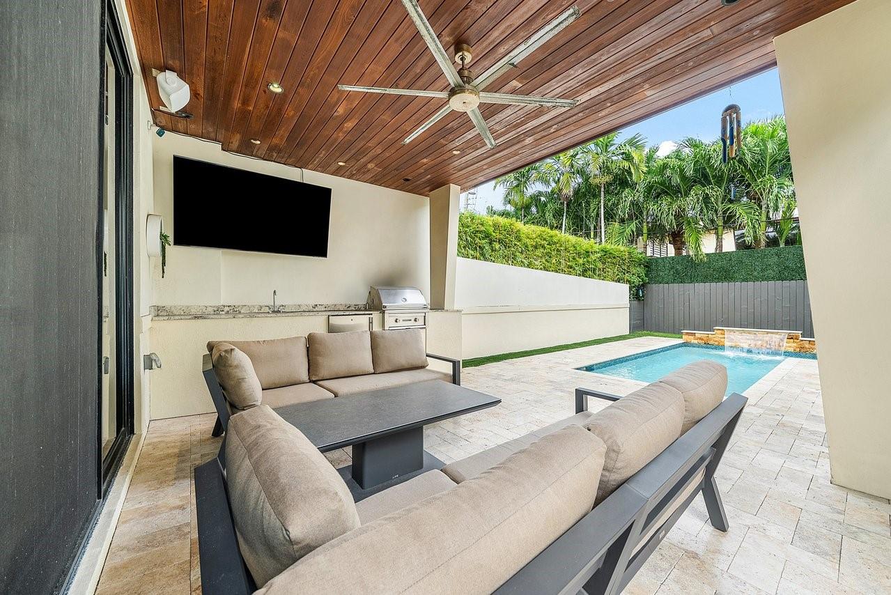 Contemporary Townhome - Residential