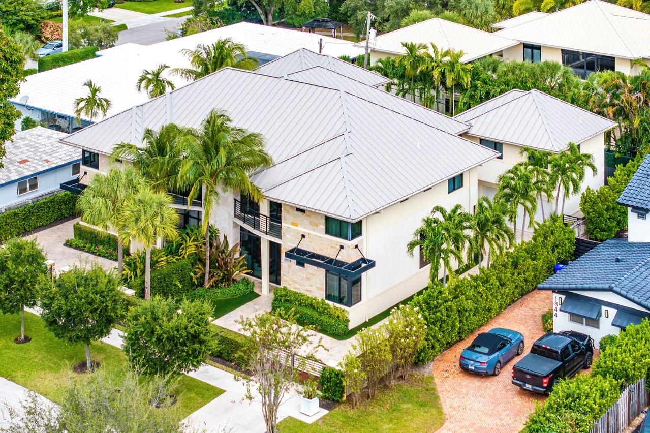 Contemporary Townhome - Residential