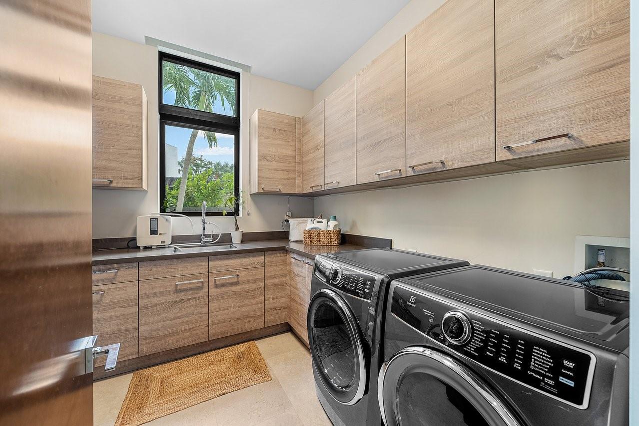 Contemporary Townhome - Residential