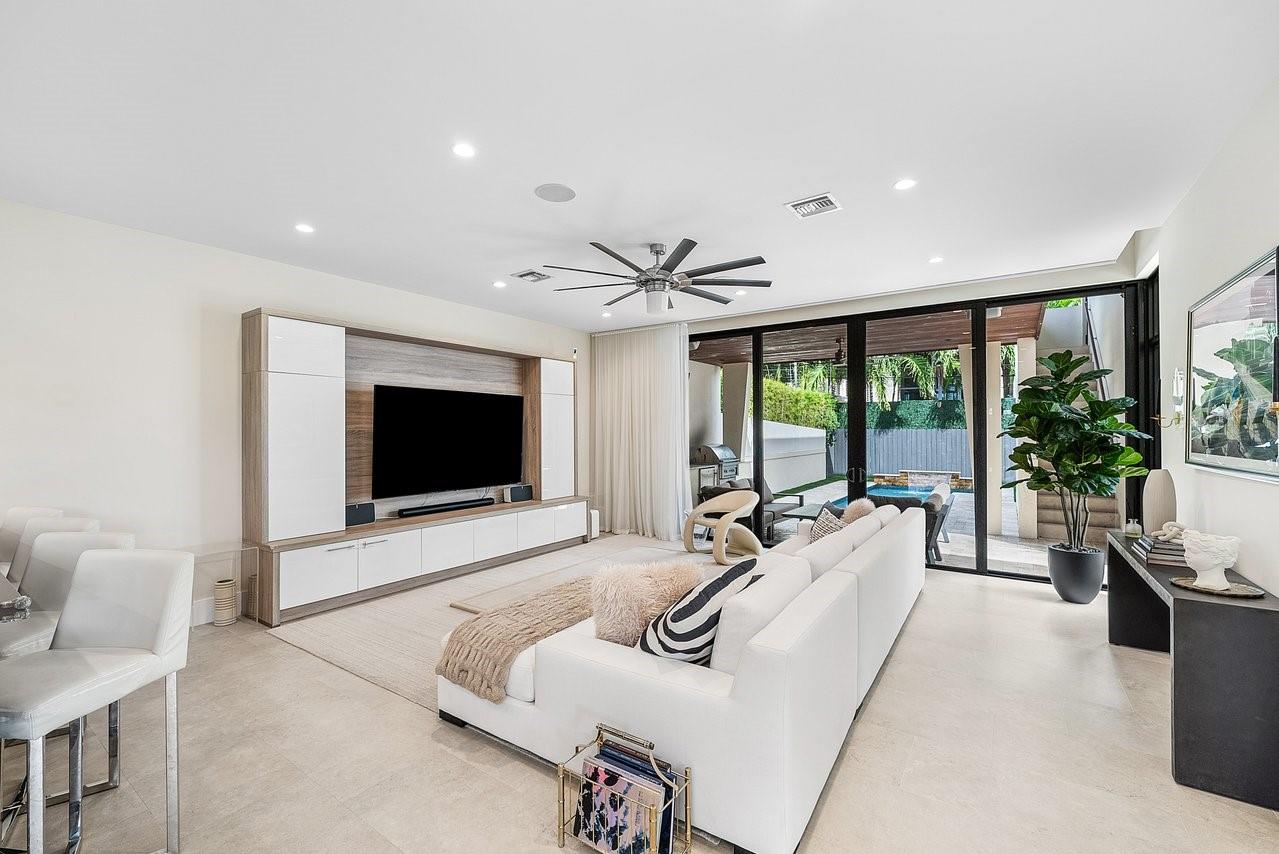 Contemporary Townhome - Residential