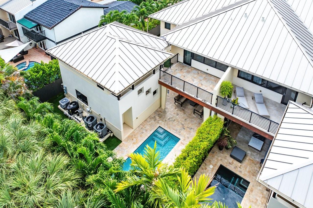 Contemporary Townhome - Residential