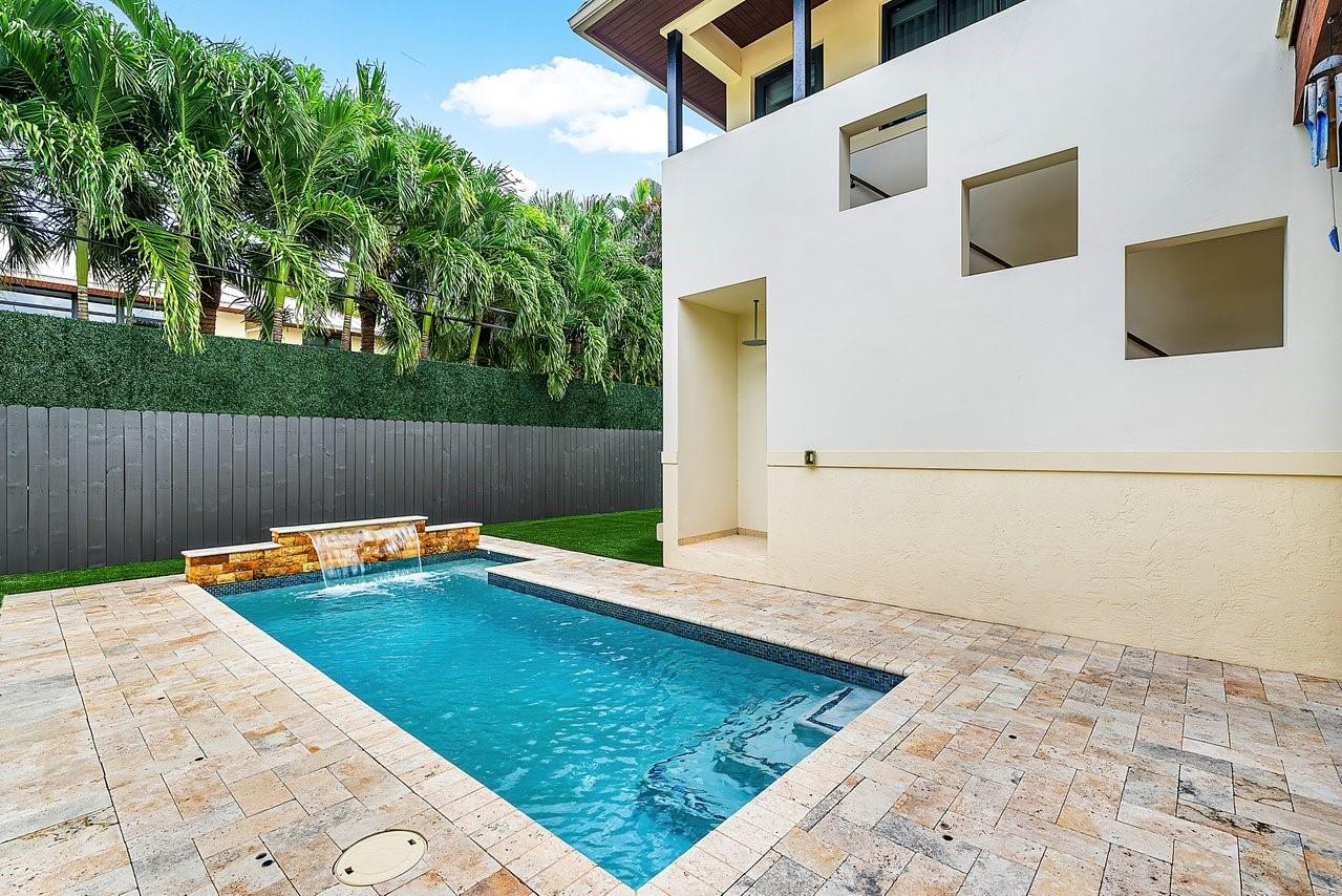 Contemporary Townhome - Residential