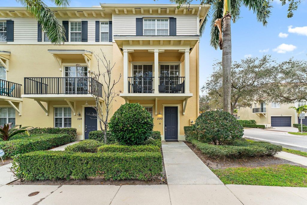 Photo of 290 Quarry Knoll Way, Jupiter, FL 33458 (MLS # R10961364)