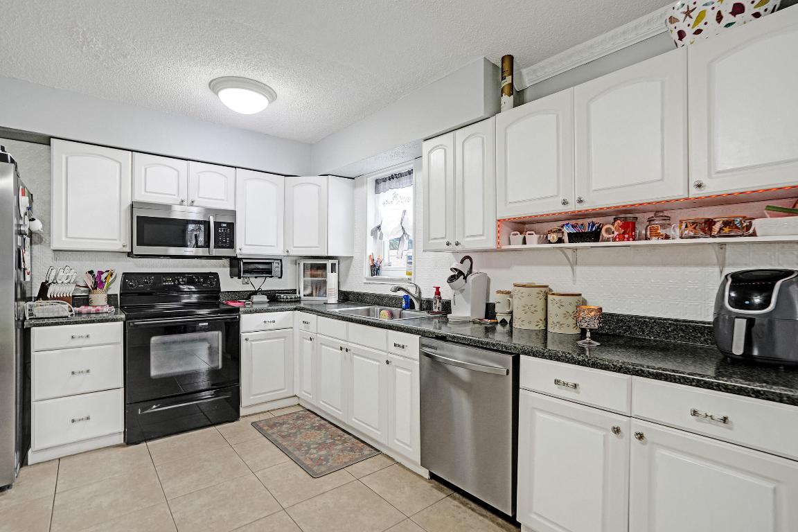 COUNTRY SECTION 1 - Residential