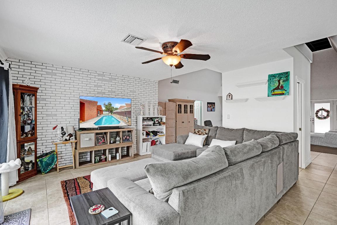 COUNTRY SECTION 1 - Residential