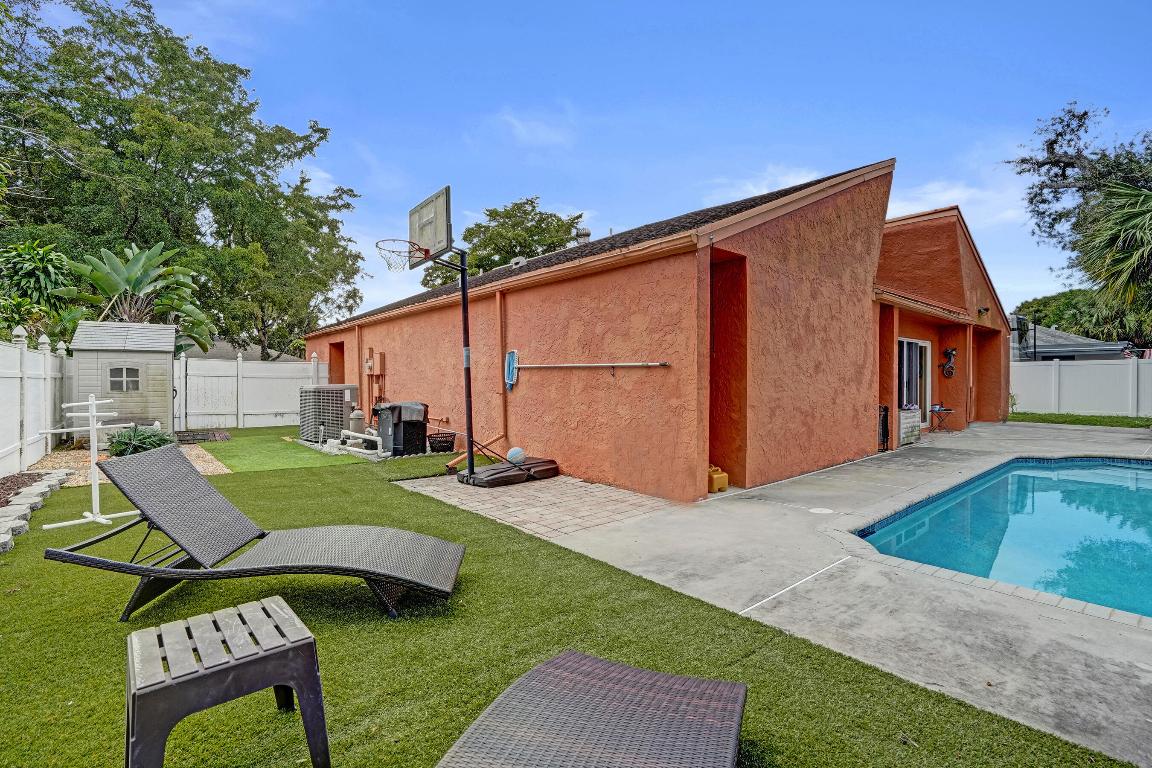 COUNTRY SECTION 1 - Residential