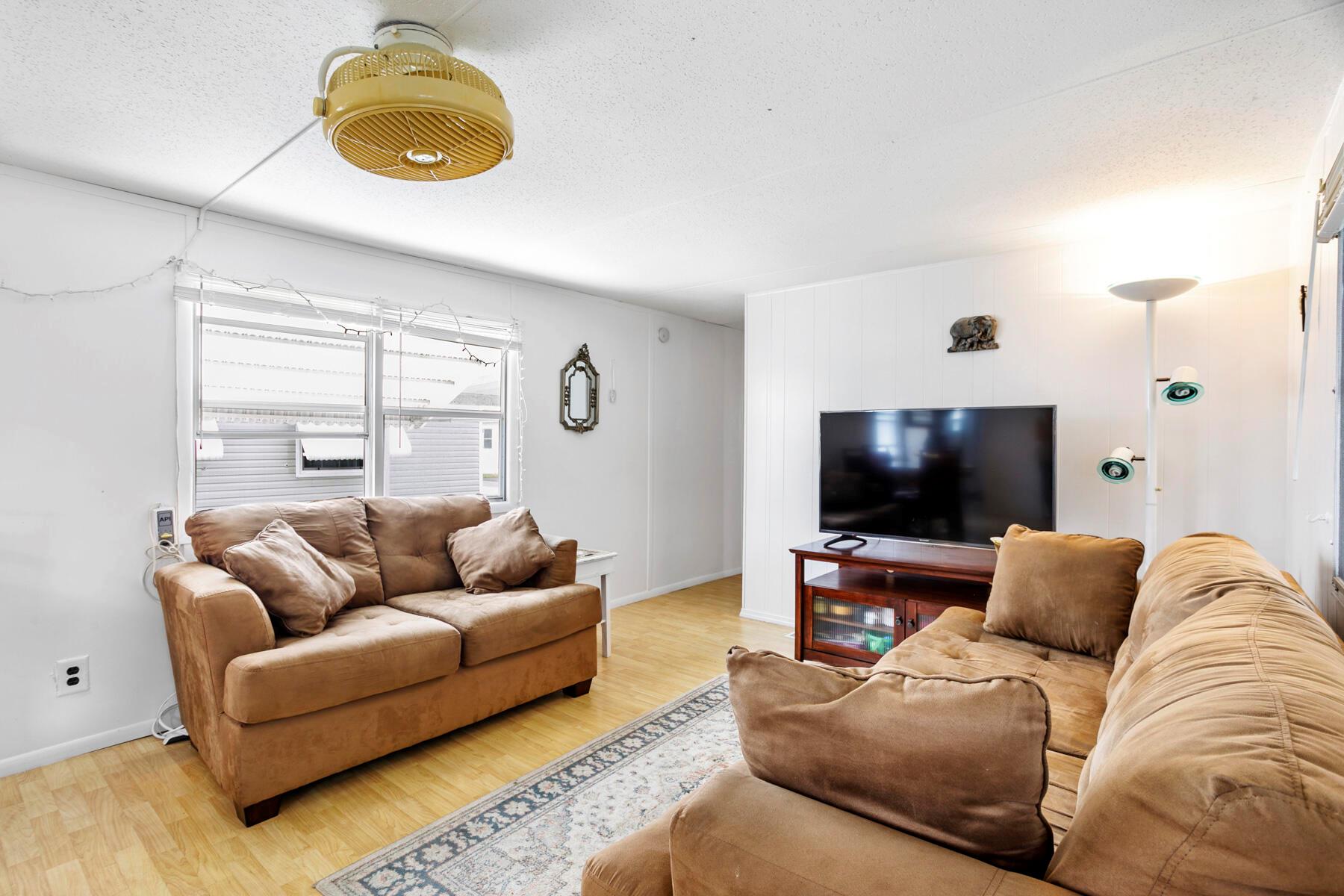 JAMAICA BAY MOBILE HOME C - Residential