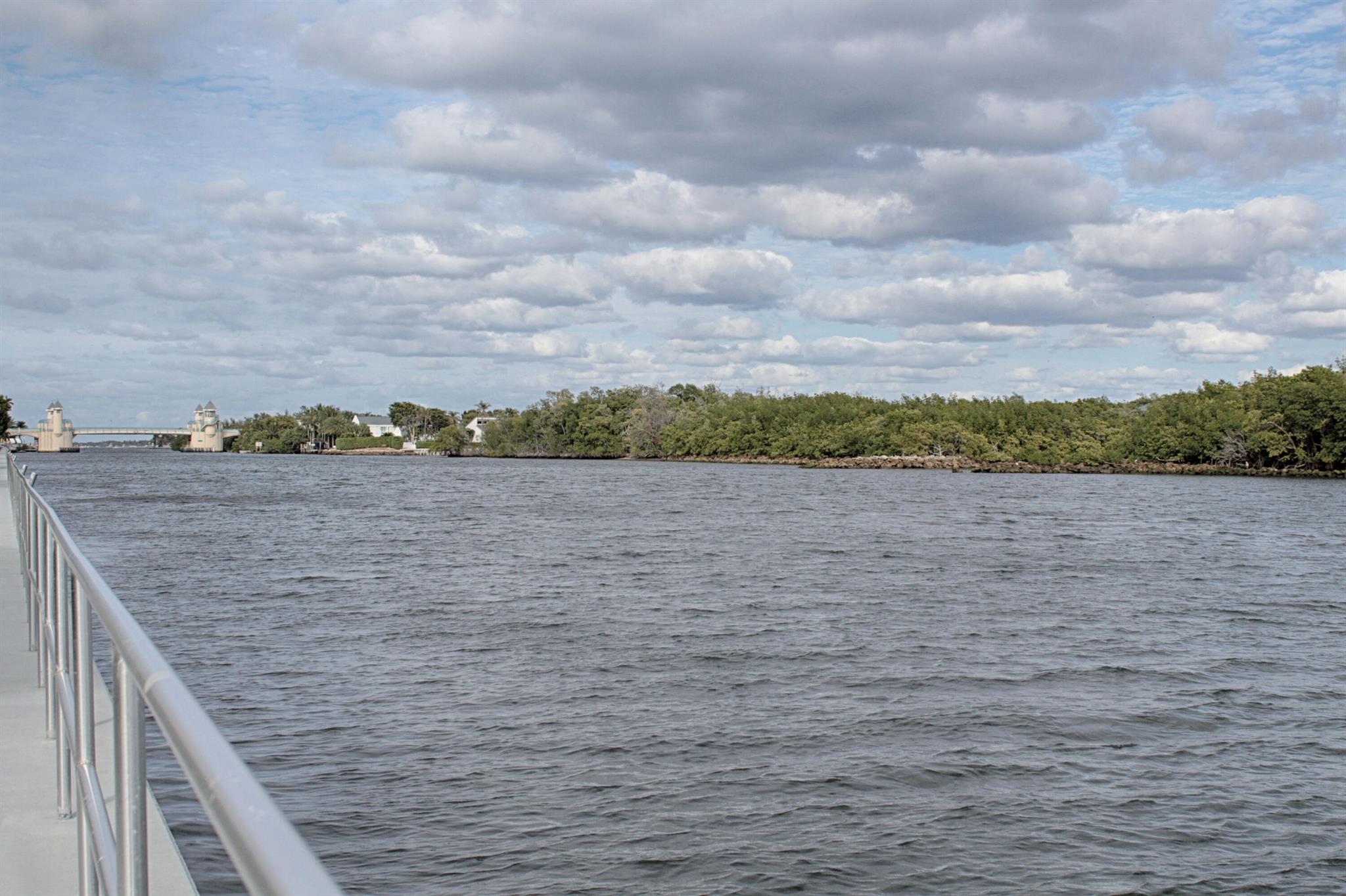 STERLING VILLAGE 320 COND - Residential