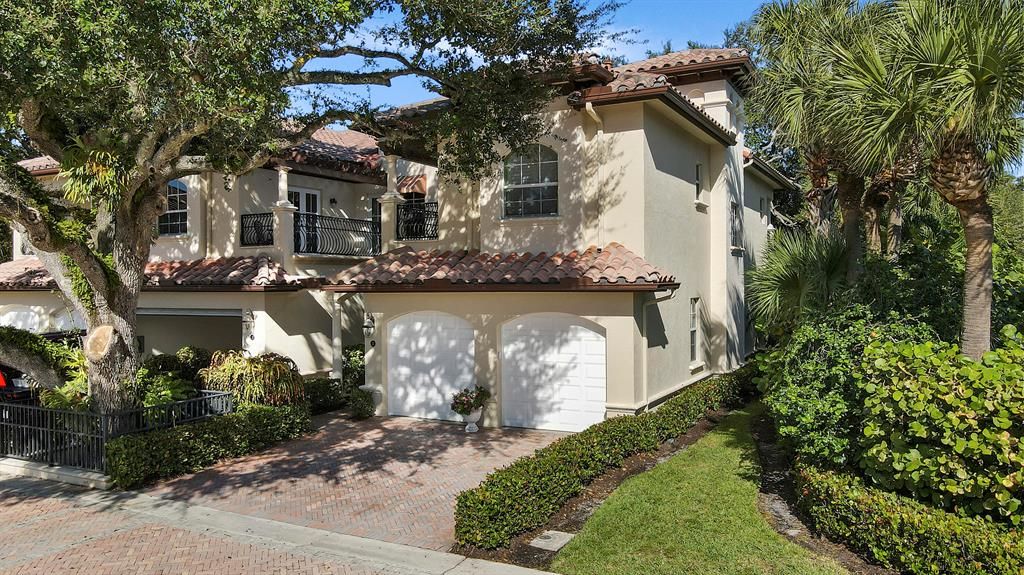 Photo of 36 Marina Gardens Drive, Palm Beach Gardens, FL 33410 (MLS # R10855932)