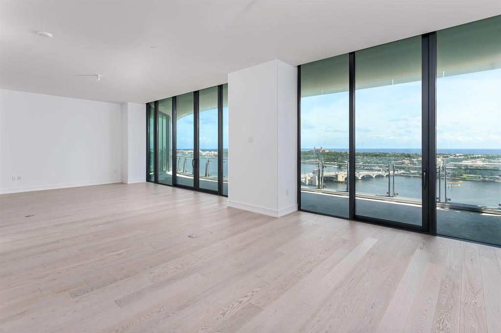 BRISTOL CONDO - Residential