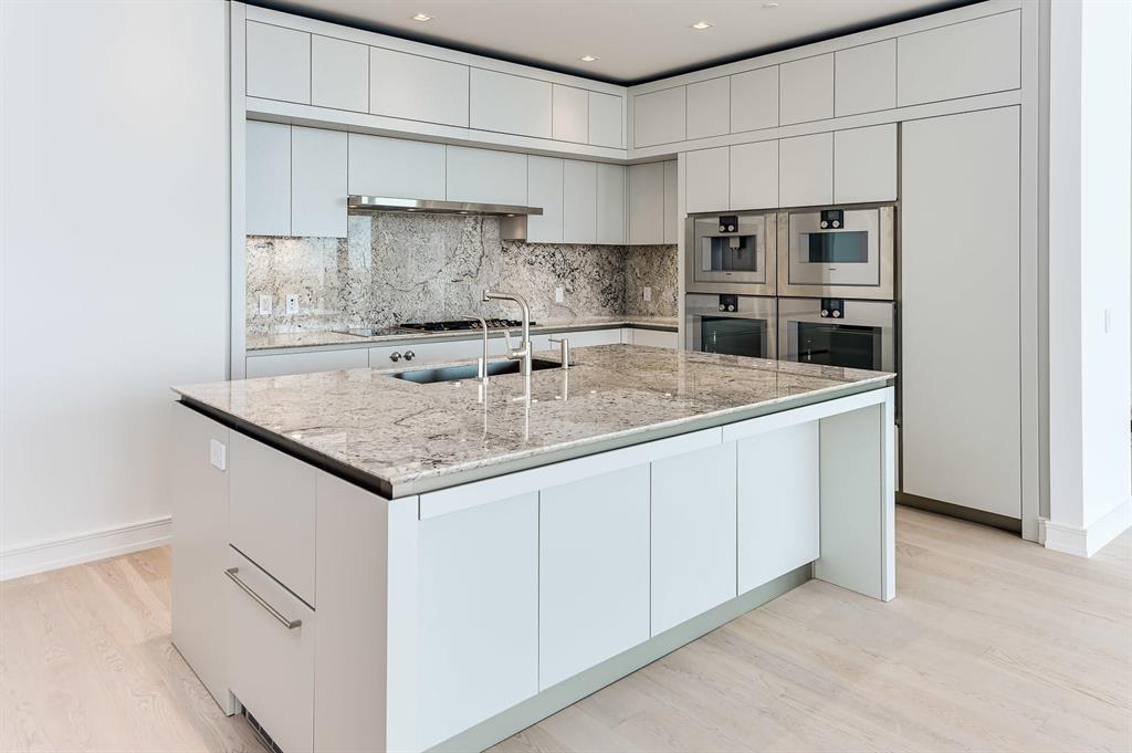 BRISTOL CONDO - Residential