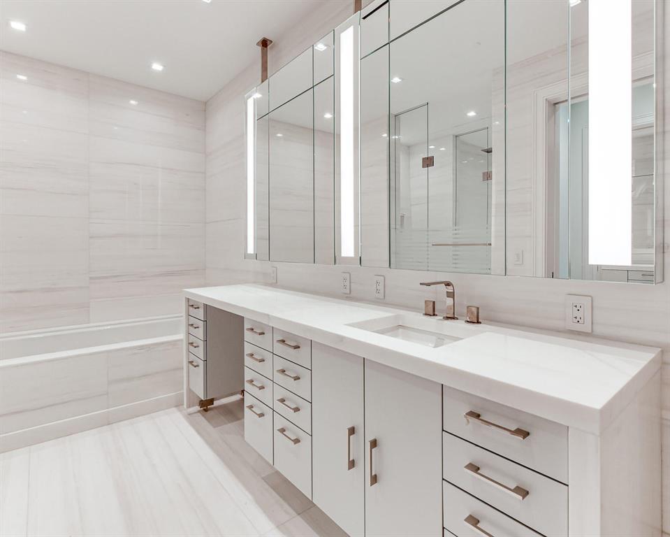 BRISTOL CONDO - Residential