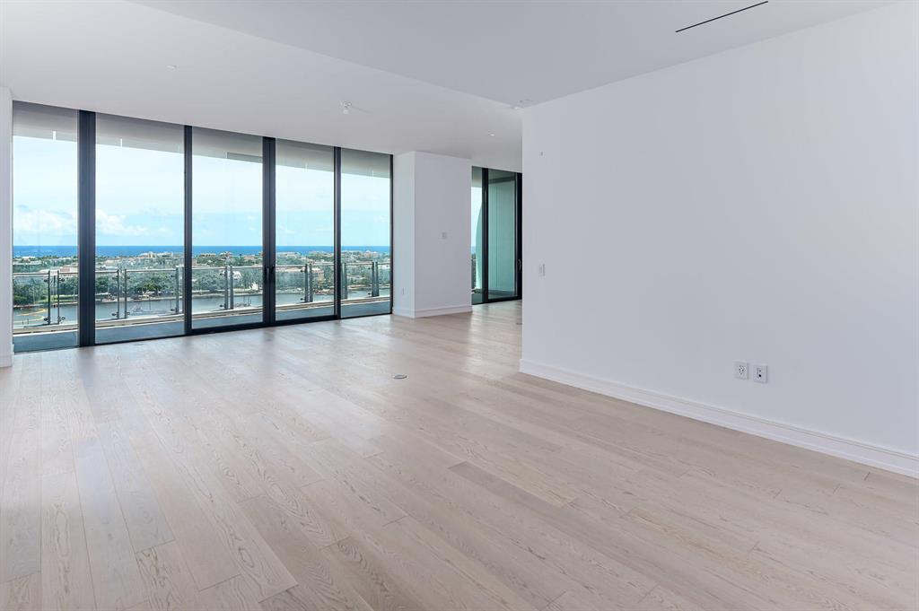 BRISTOL CONDO - Residential