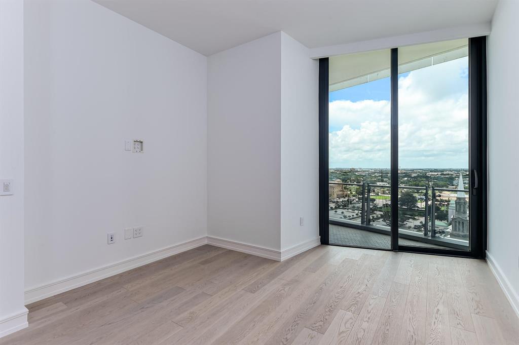 BRISTOL CONDO - Residential