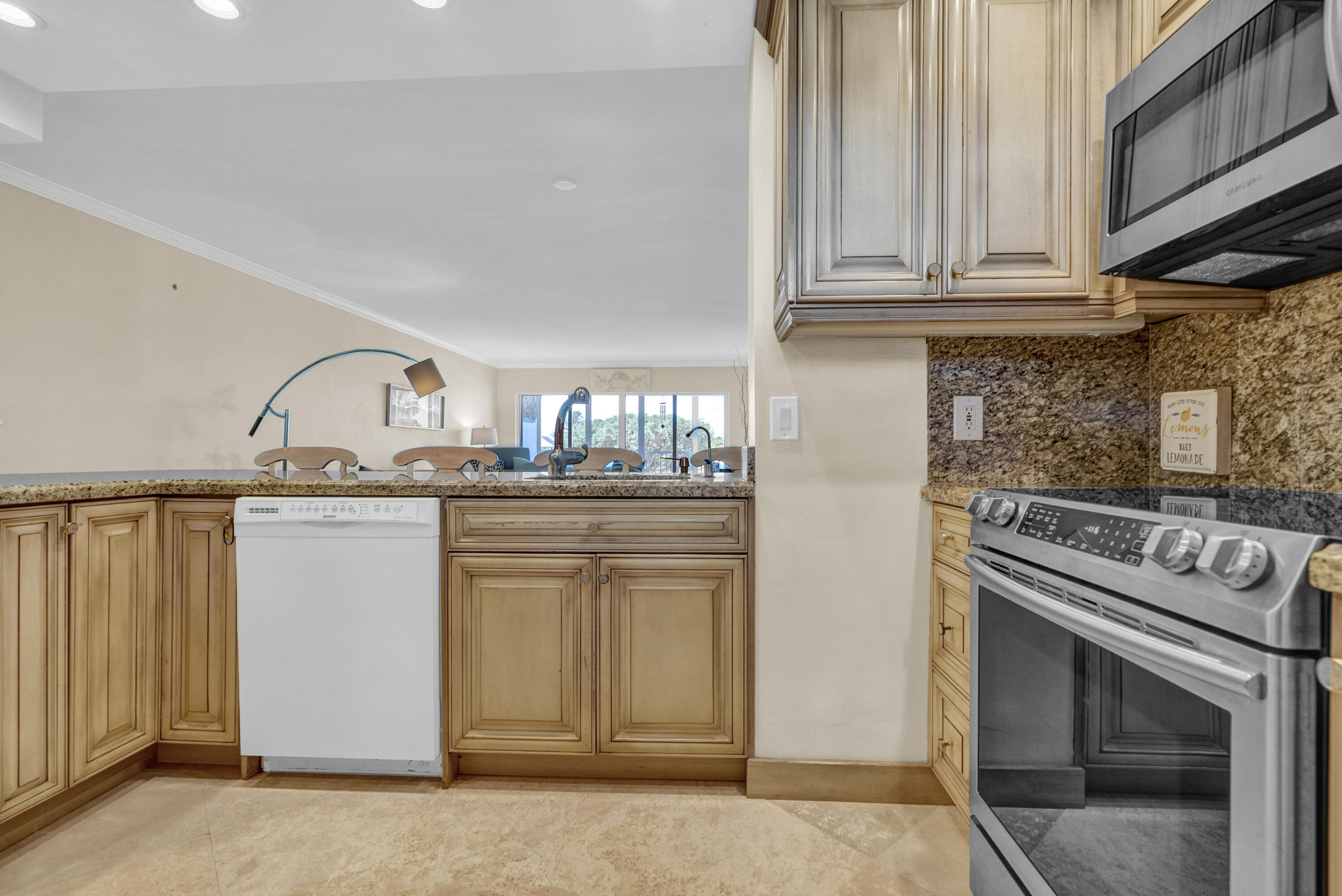 NO 1 PALM-AIRE AT CORAL KEY - Residential