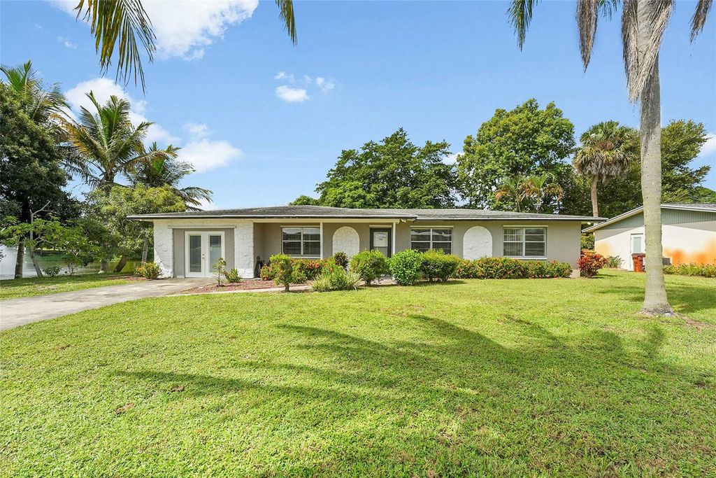 Photo of 706 SE Alamanda Way, Stuart, FL 34996 (MLS # F10534231)