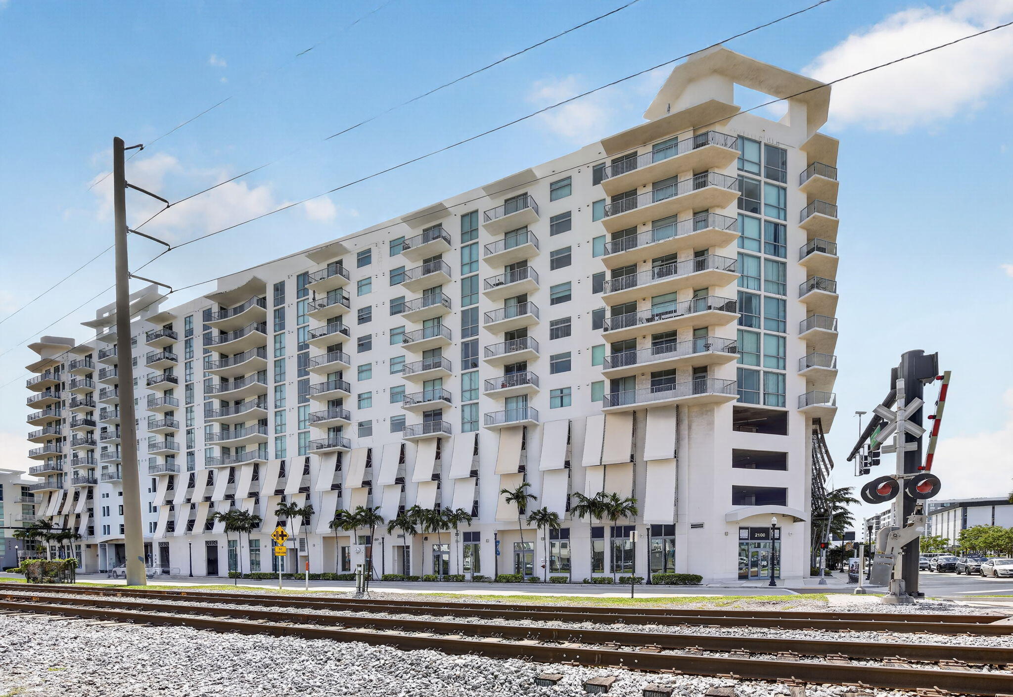 HOLLYWOOD STATION RES CONDO - Residential