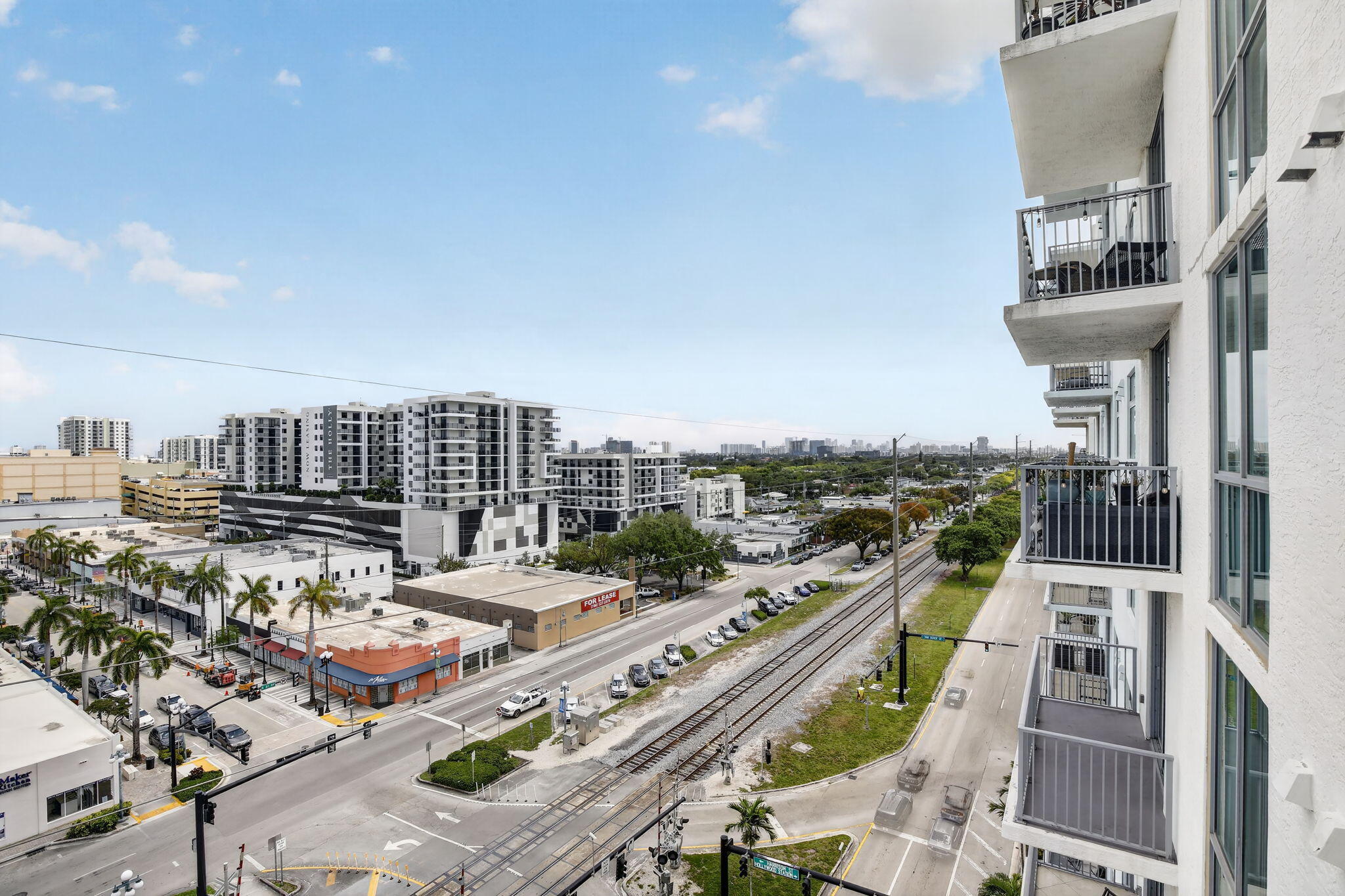 HOLLYWOOD STATION RES CONDO - Residential