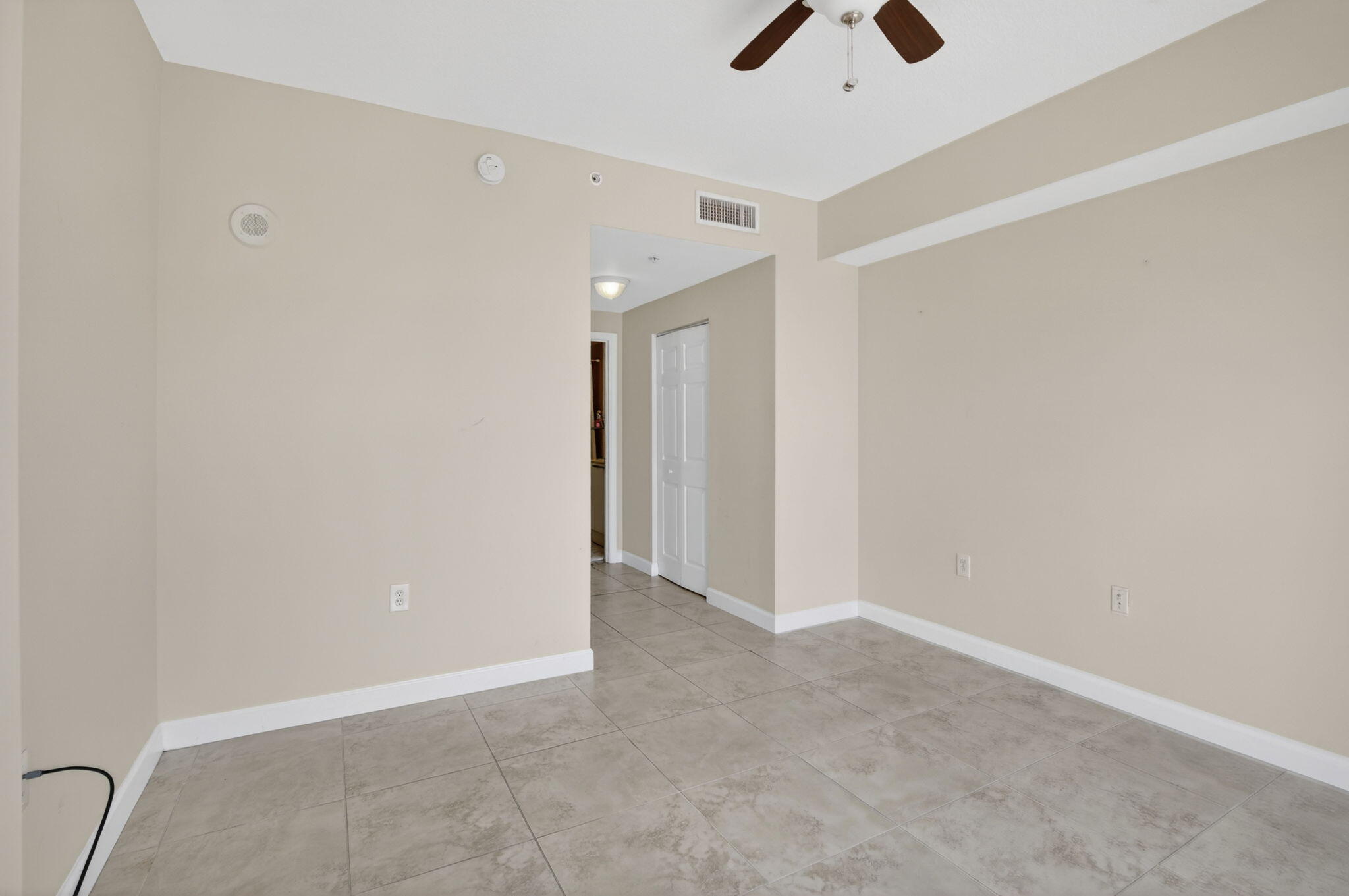 HOLLYWOOD STATION RES CONDO - Residential