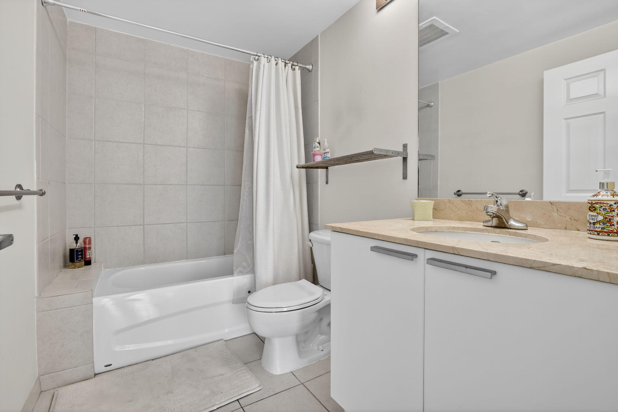 HOLLYWOOD STATION RES CONDO - Residential