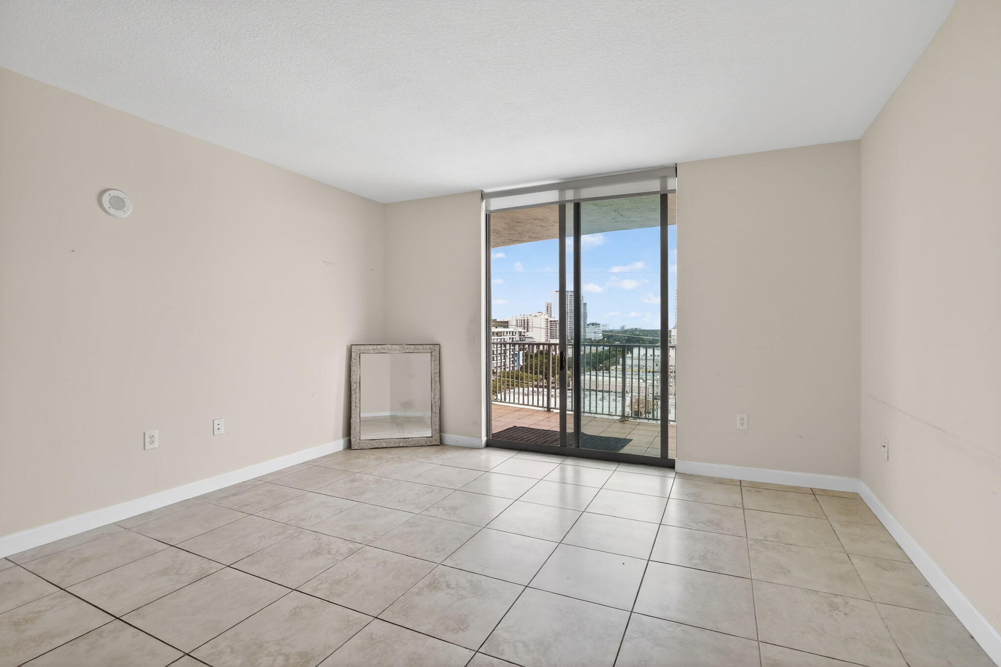 HOLLYWOOD STATION RES CONDO - Residential